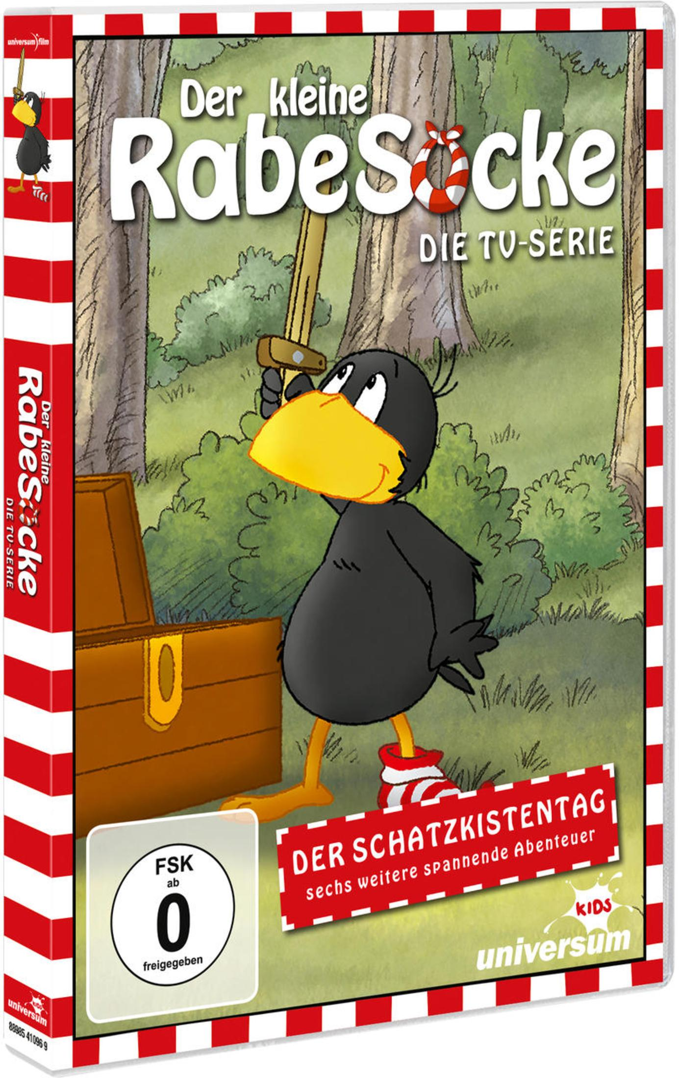 DVD-Cover von Der kleine Rabe Socke mit dem Raben vor einer Holzkiste im Wald.