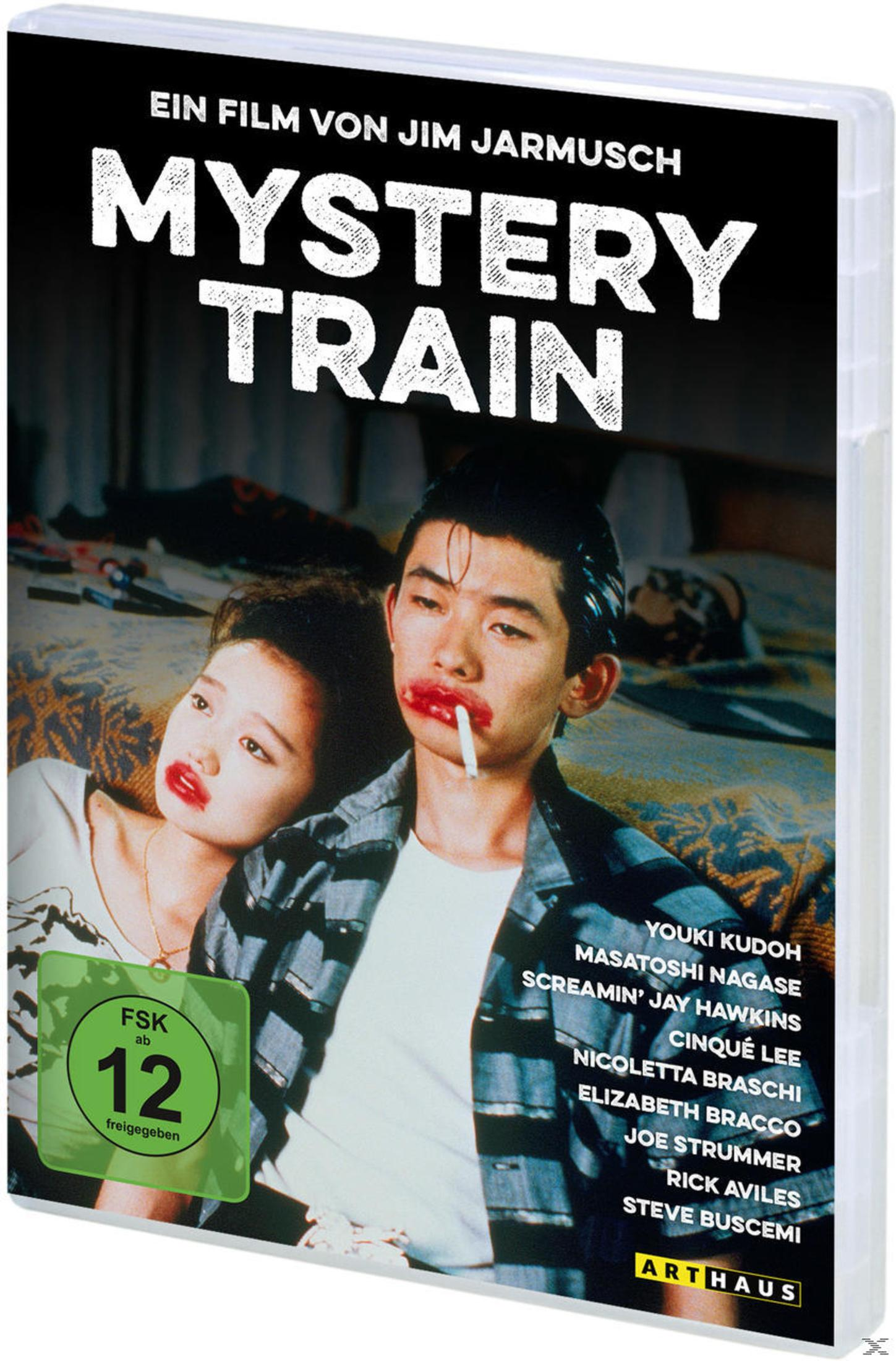 DVD-Cover des Films Mystery Train mit zwei Personen mit viel Lippenstift und einer Zigarette.
