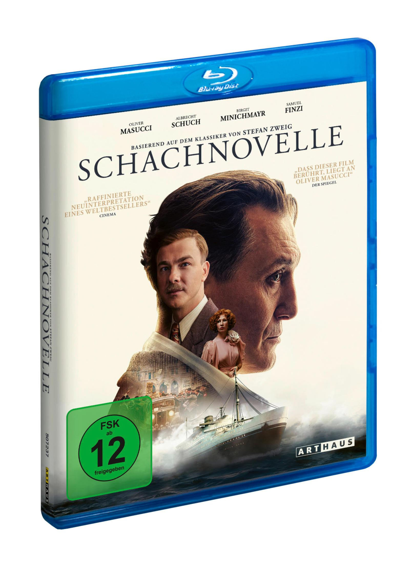 Blu-ray-Hülle des Films Schachnovelle mit Porträts von Oliver Masucci, Albrecht Schuch und einem Schiff im Hintergrund.