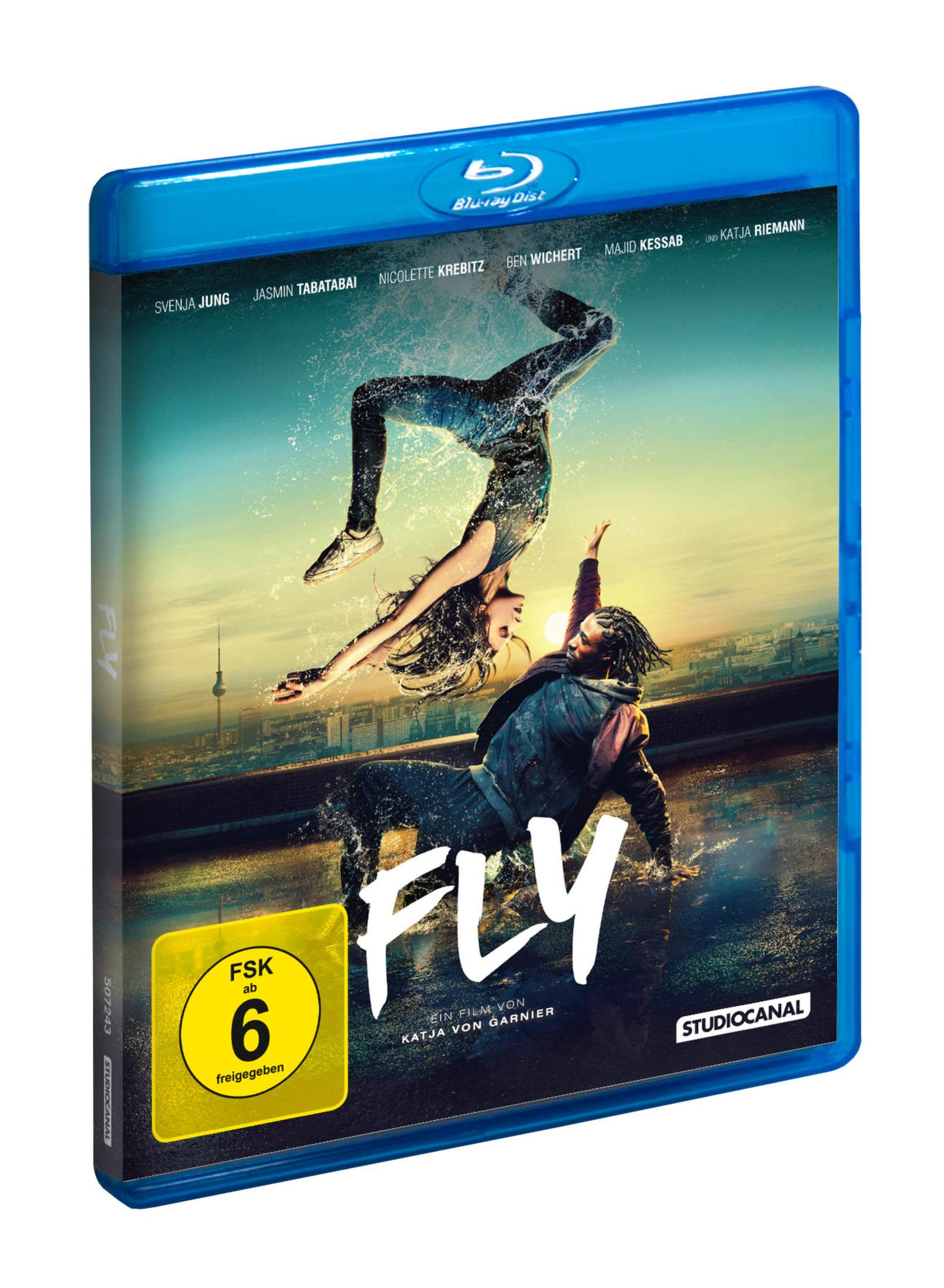 Blu-ray-Cover des Films "Fly" mit Tänzern in der Luft und auf einem Dach mit Stadtblick.
