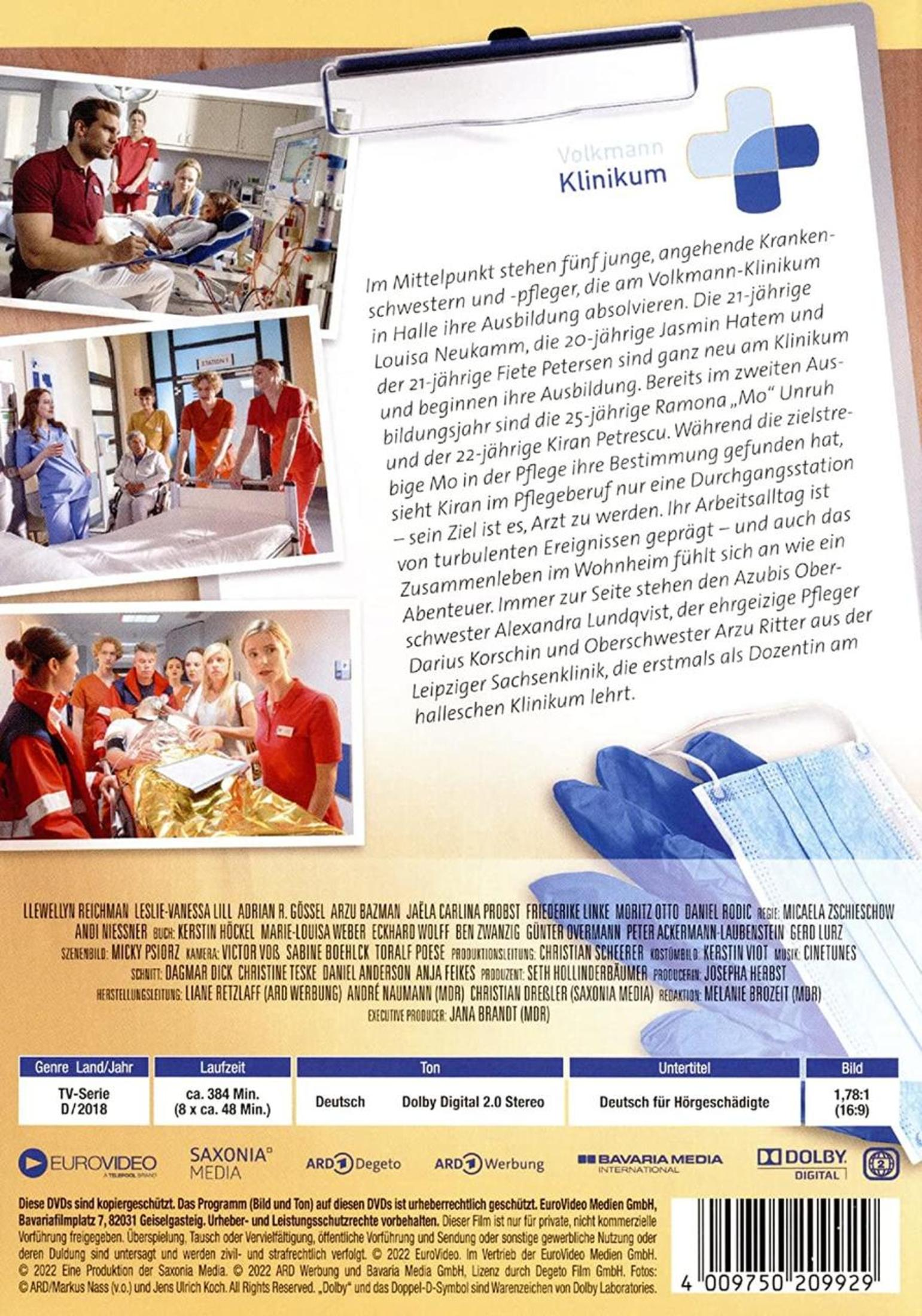 DVD-Cover der TV-Serie mit Szenenfotos, Text, Logo und blauer OP-Maske auf holzfarbenem Hintergrund.