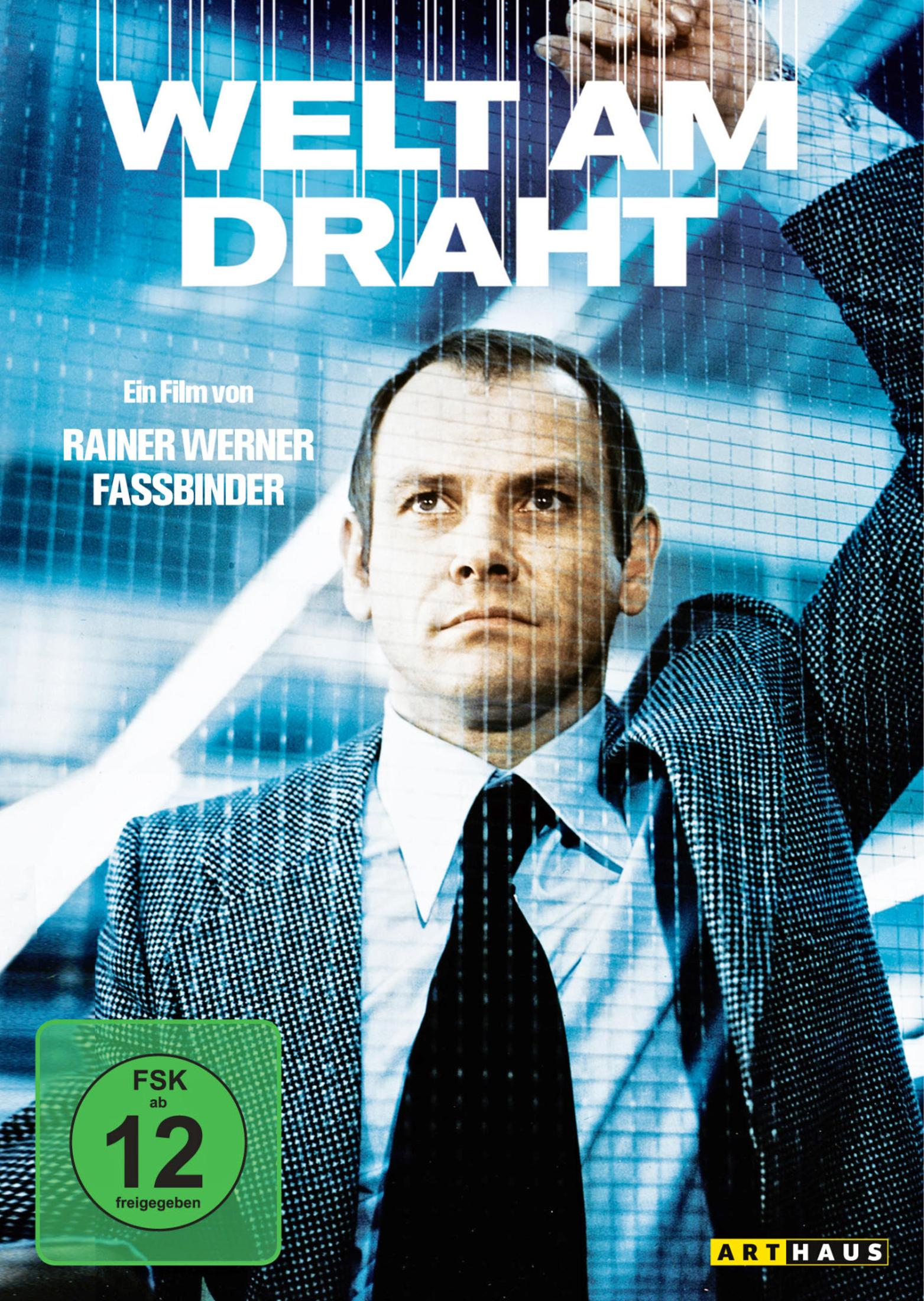 Filmposter zu Welt am Draht mit einem Mann im Anzug hinter einem blauen Gittermuster und weißem Text.