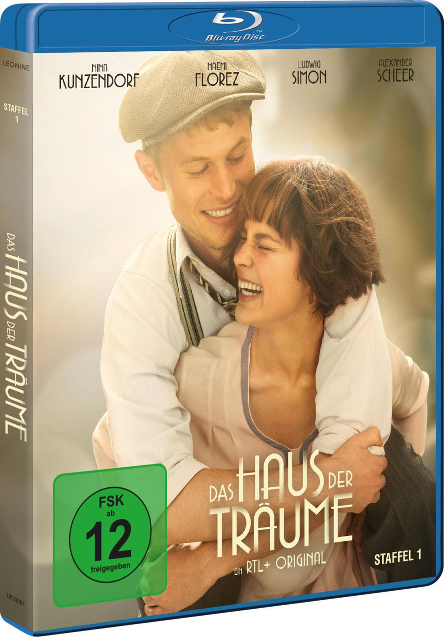 Ein junger Mann trägt eine laughing Frau huckepack auf dem Blu-ray-Cover von 'Das Haus der Träume'.