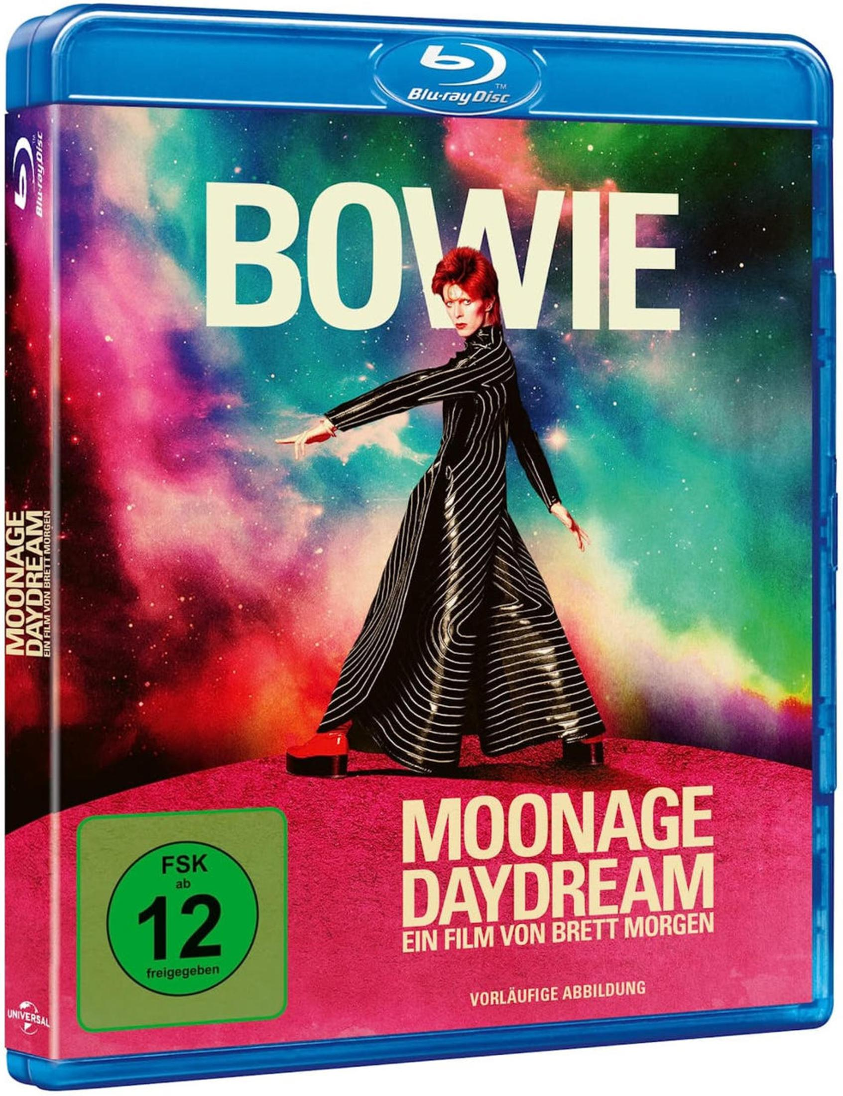 Blu-ray-Hülle für Moonage Daydream mit David Bowie in gestreiftem Outfit vor buntem kosmischen Hintergrund.
