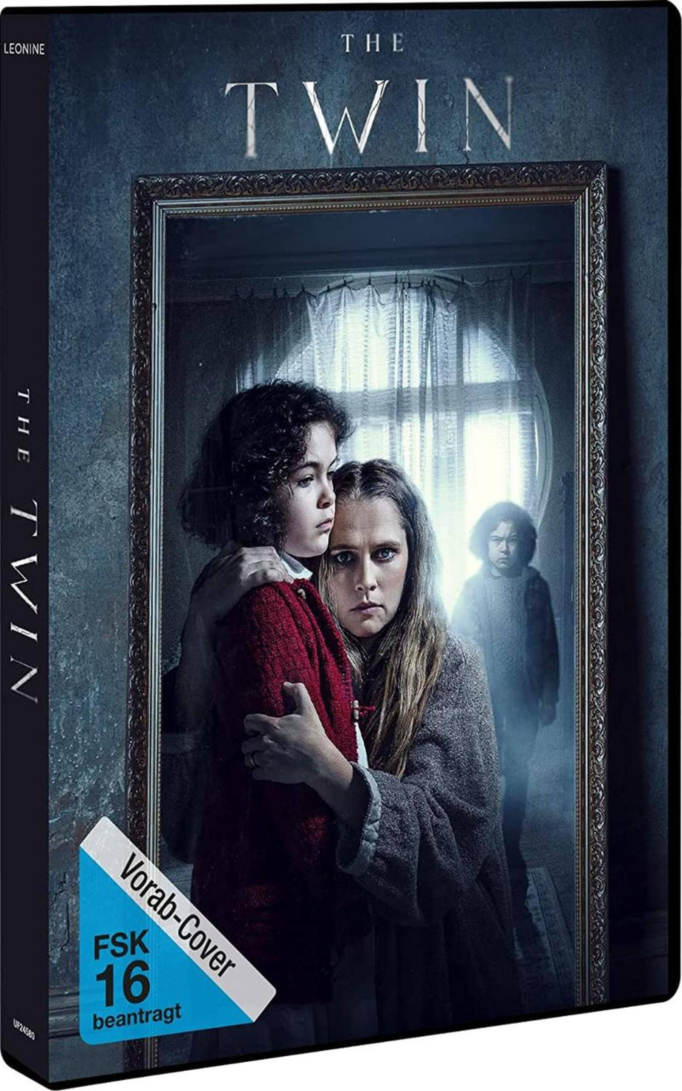 Filmposter zu The Twin mit einer Frau, die ein Kind hält, und einem weiteren Kind im Spiegelbild.