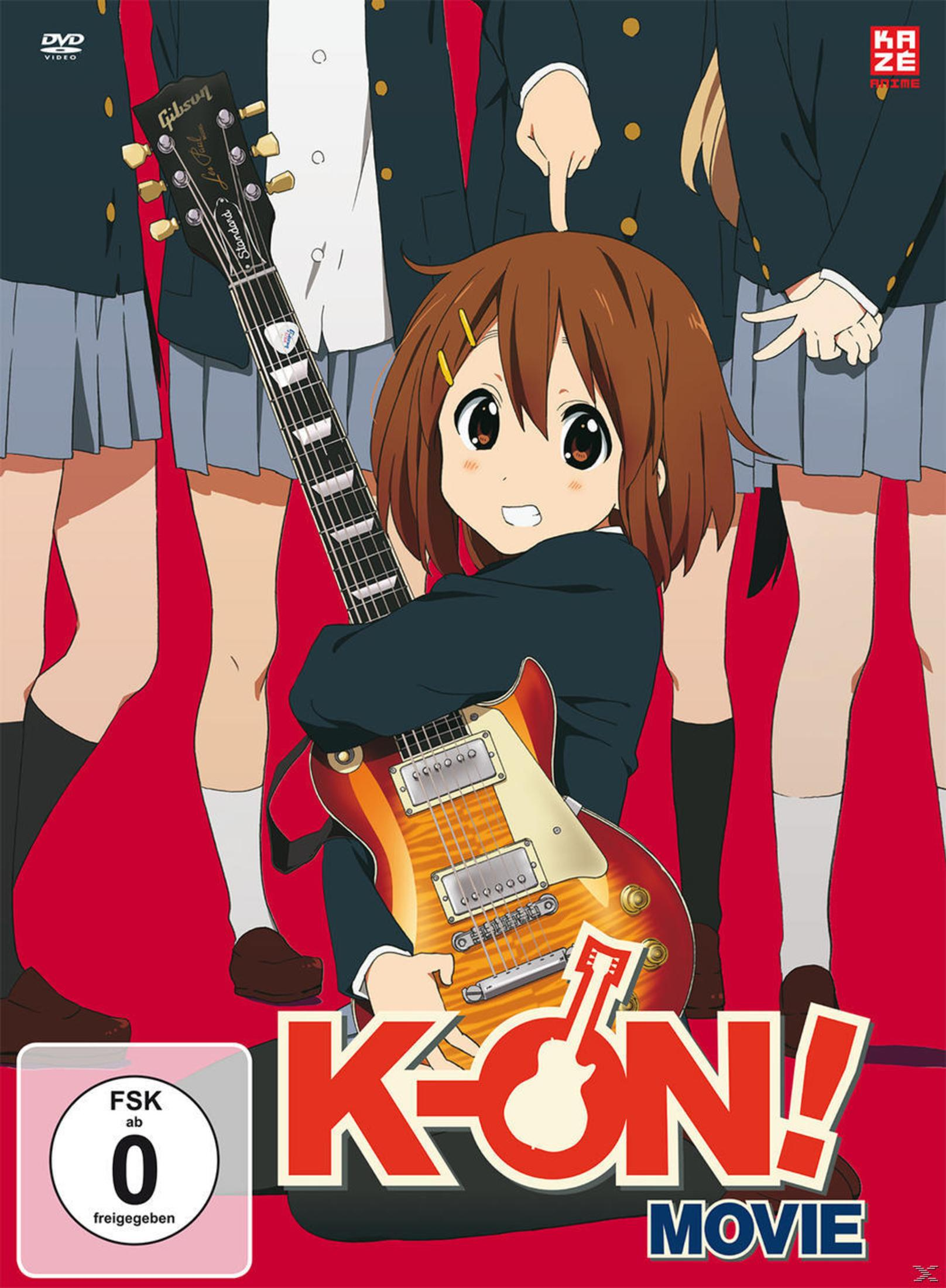 Anime-Mädchen mit braunen Haaren hält eine E-Gitarre, umgeben von Schulfreundinnen vor rotem Hintergrund.