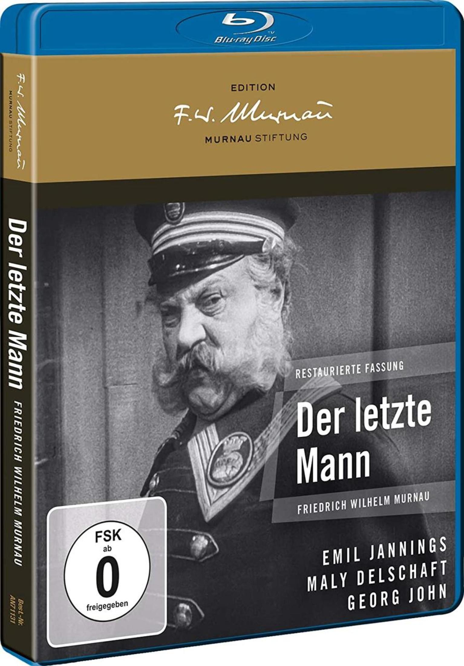 Blu-Ray-Cover von Der letzte Mann mit einem strengen Portier in Uniform vor dunklem Hintergrund.