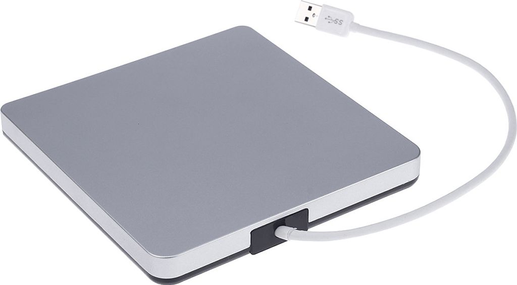Ein silbernes externes DVD-Laufwerk mit angeschlossenem weißen USB-Kabel vor weißem Hintergrund.