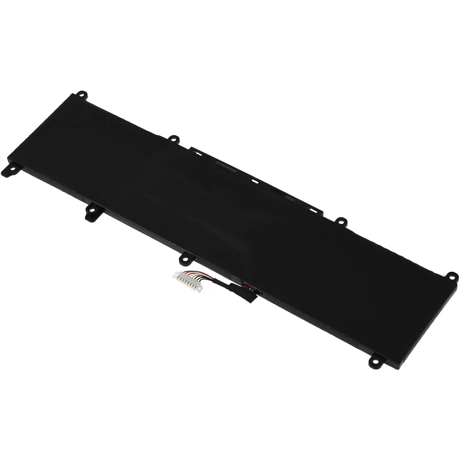 Ein langer, schwarzer Laptop-Akku mit angeschlossenem Kabel und weißem Stecker vor weißem Hintergrund.