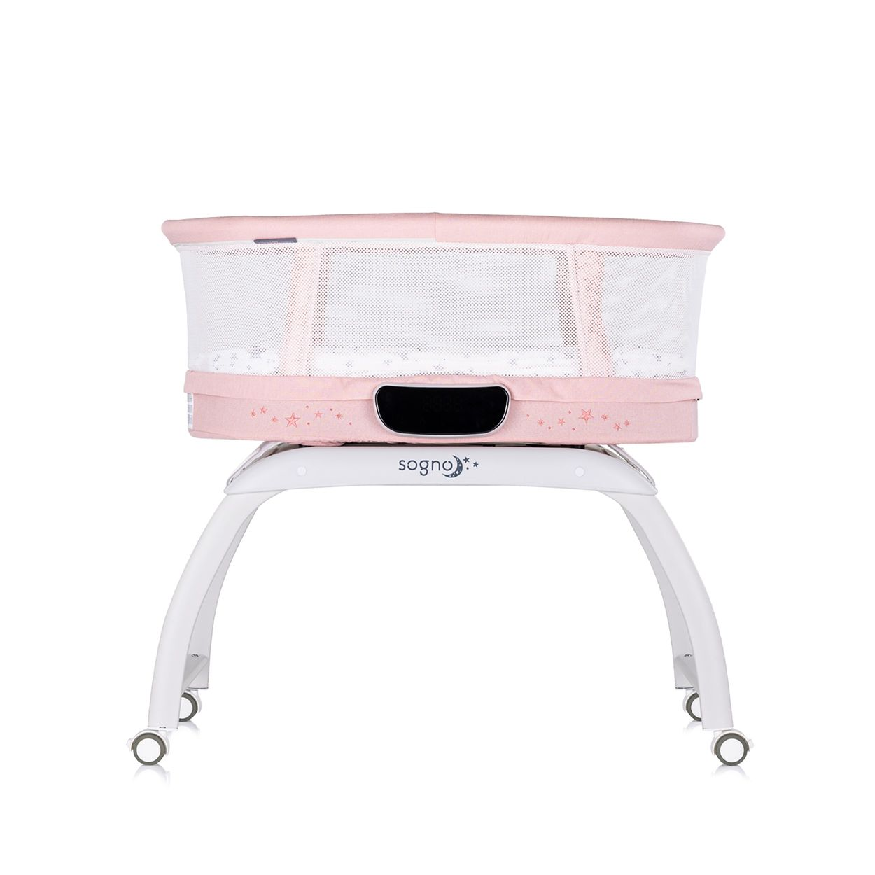 Ein rosa-weisses Babybett mit Netzwand, Bedientafel und rollbaren weissen Beinen vor weissem Hintergrund.