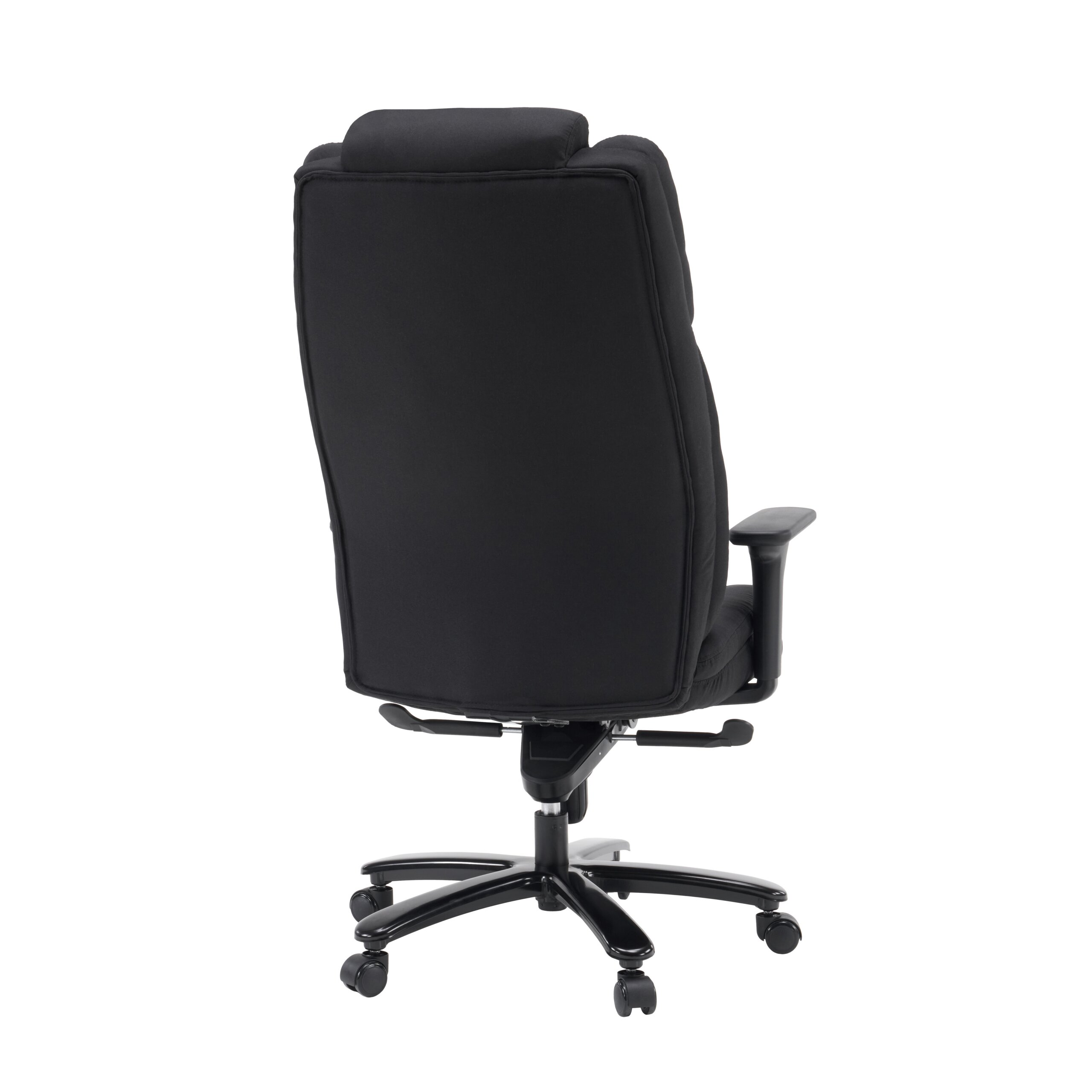 Rückansicht eines schwarzen ergonomischen Bürostuhls auf Rollen vor weißem Hintergrund.