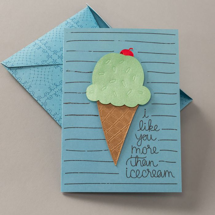 Blaue Grußkarte mit Eiswaffel, Aufschrift "I like you more than ice cream" und passender Briefumschlag.