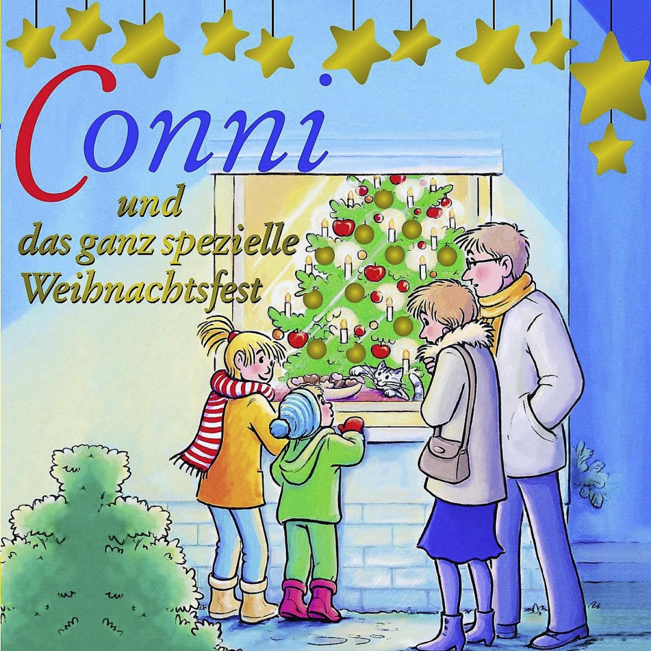 Eine Familie schaut staunend durch ein Schaufenster auf einen geschmückten Weihnachtsbaum.
