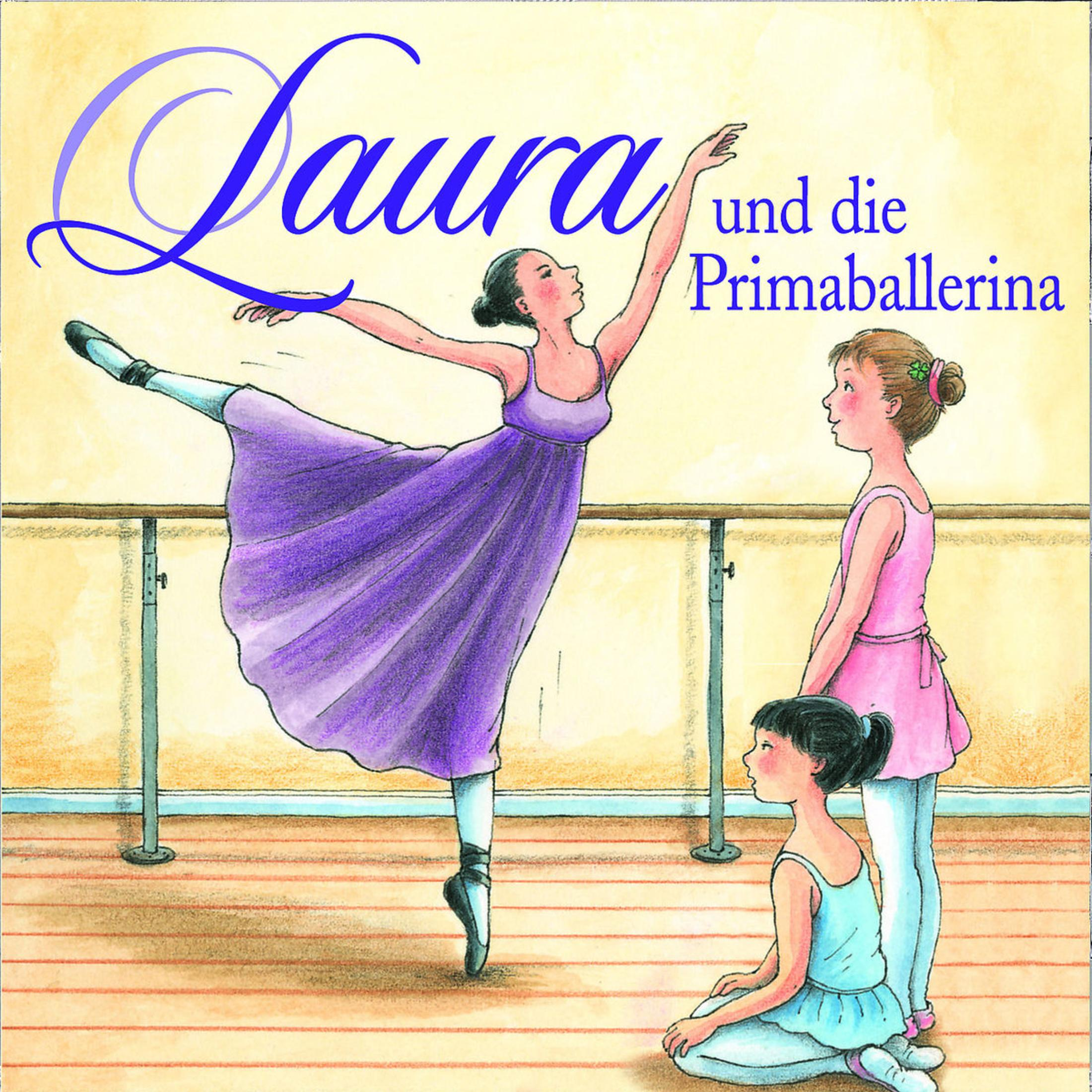 Eine Ballettlehrerin in einem lila Kleid tanzt, während zwei kleine Mädchen in einem Studio mit Holzboden zusehen.