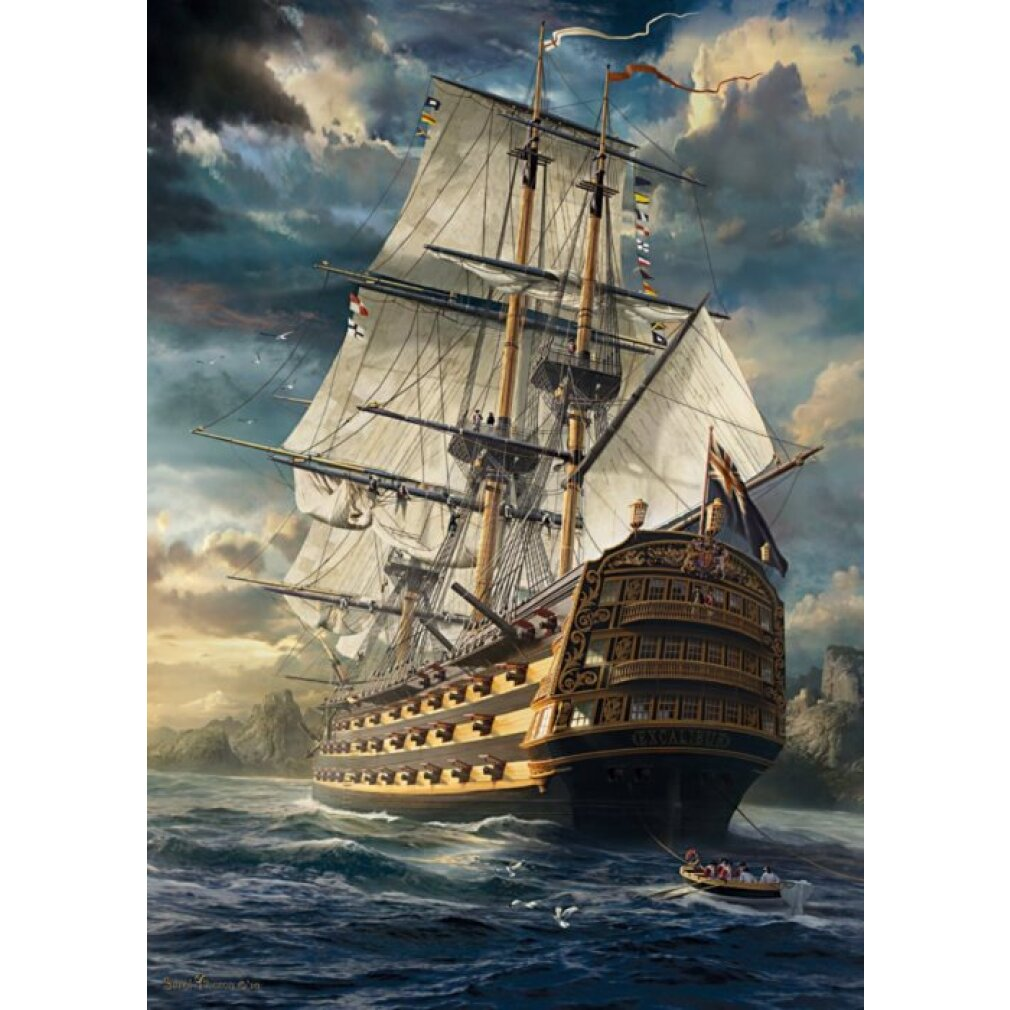 Ein großes, historisches Kriegsschiff segelt auf stürmischer See unter bewölktem Himmel.