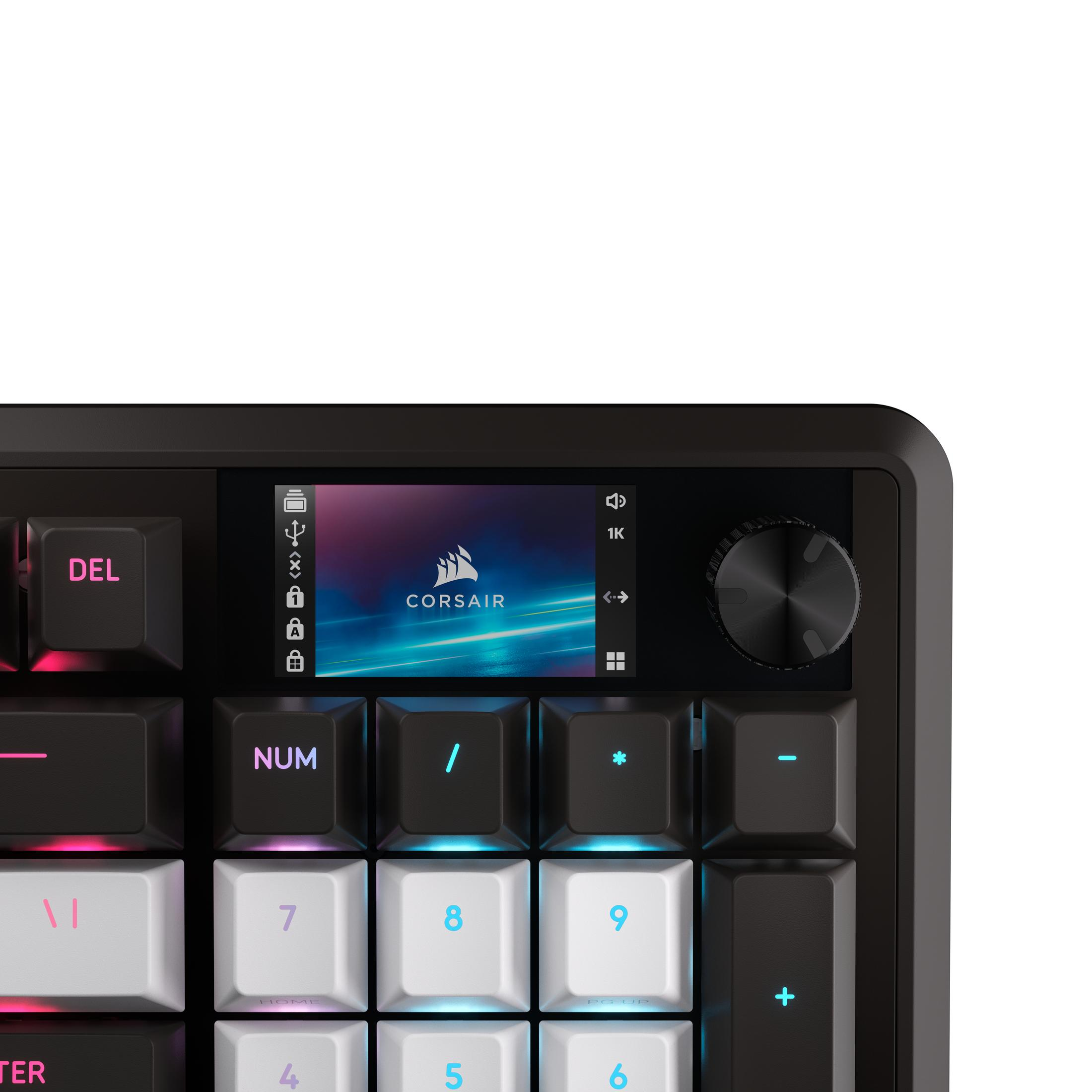 Primo piano di una tastiera nera Corsair con schermo OLED integrato e manopola.