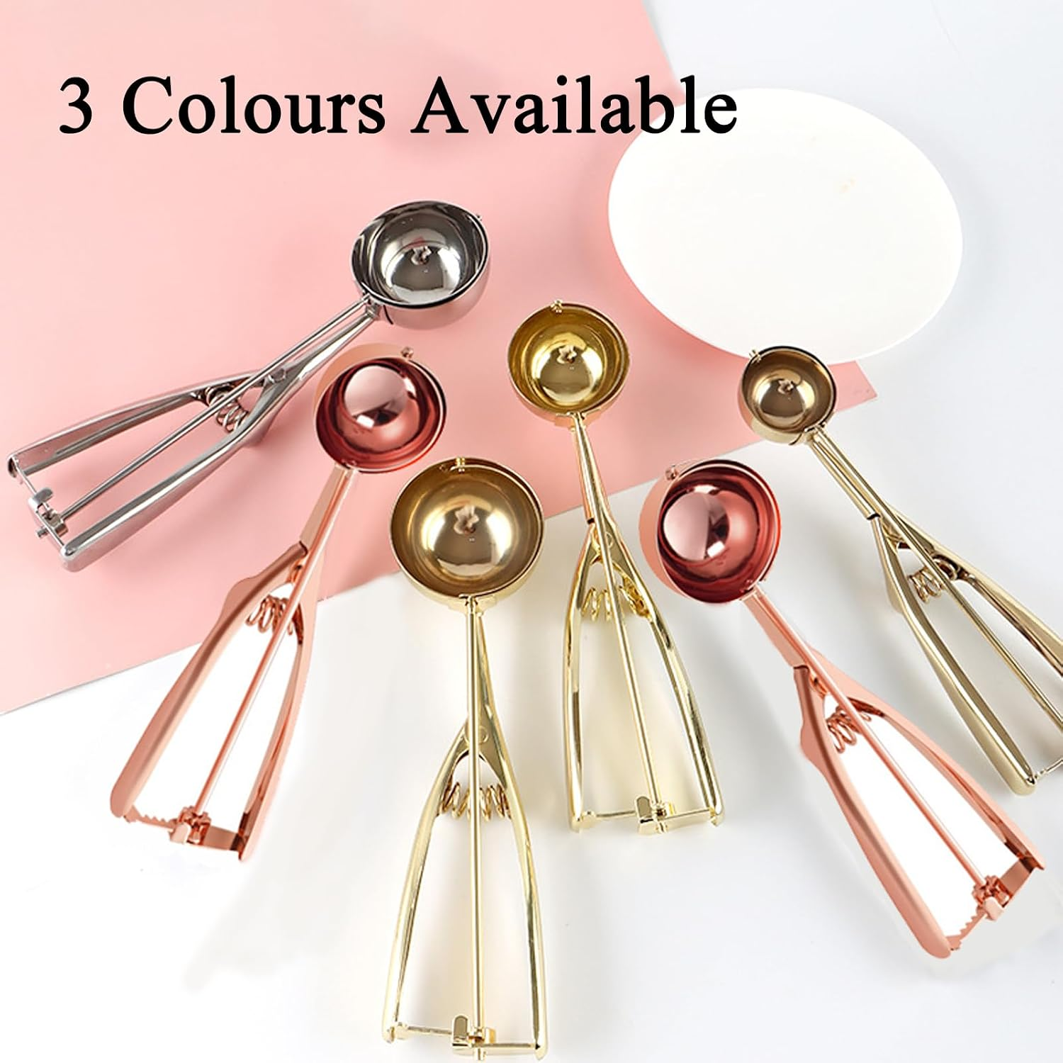 Sechs Eisportionierer in Silber, Gold und Roségold auf rosa-weißem Hintergrund mit Text.