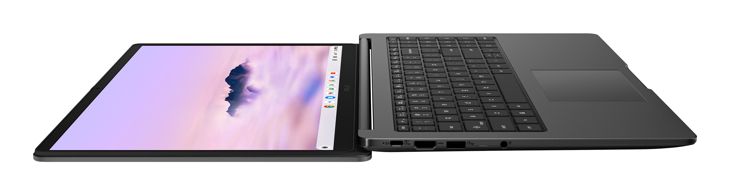 Ein grauer Laptop mit aufklappbarem Bildschirm und schwarzer Tastatur liegt flach auf weißem Hintergrund.