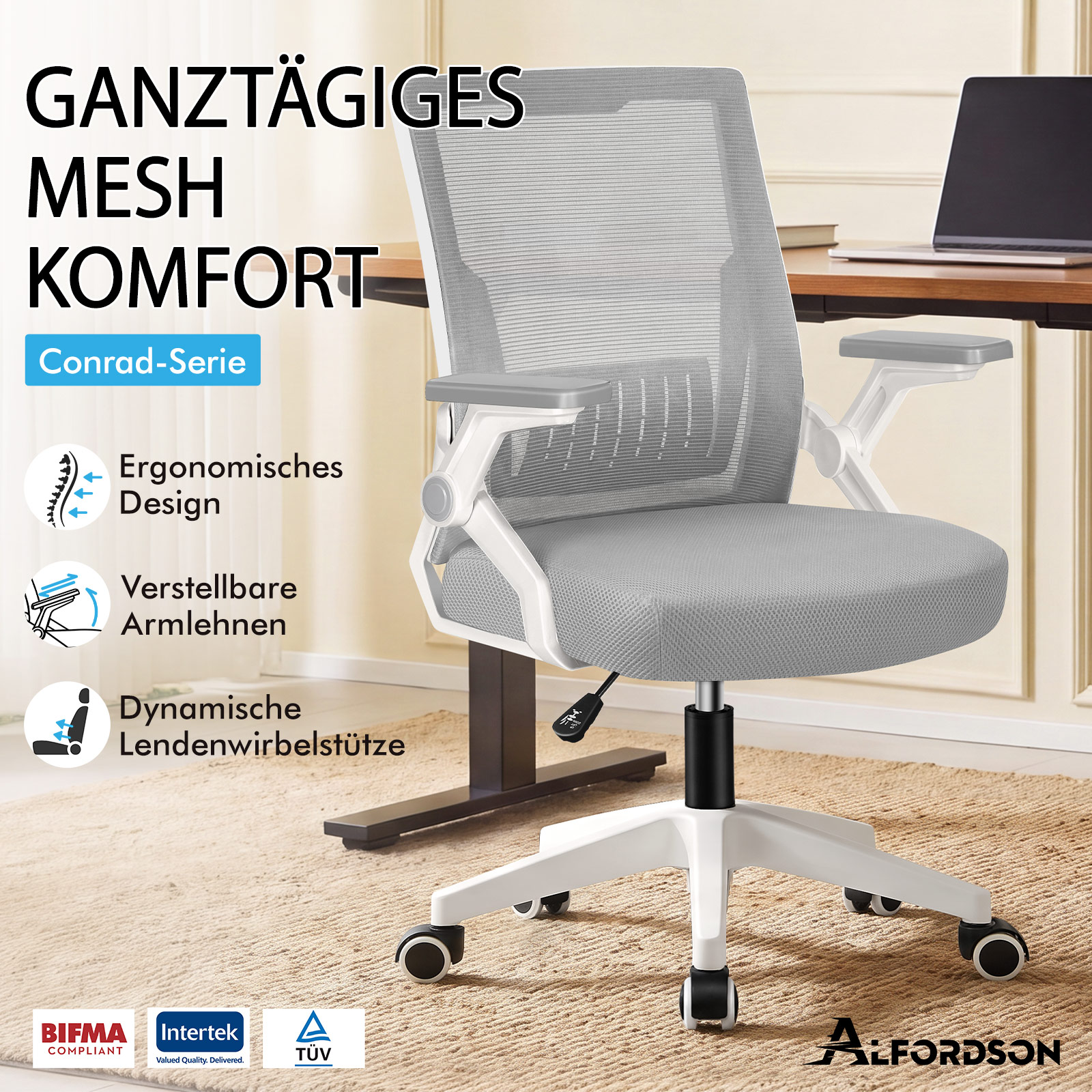 Una silla de oficina ergonómica de malla gris con marco blanco en una alfombra.