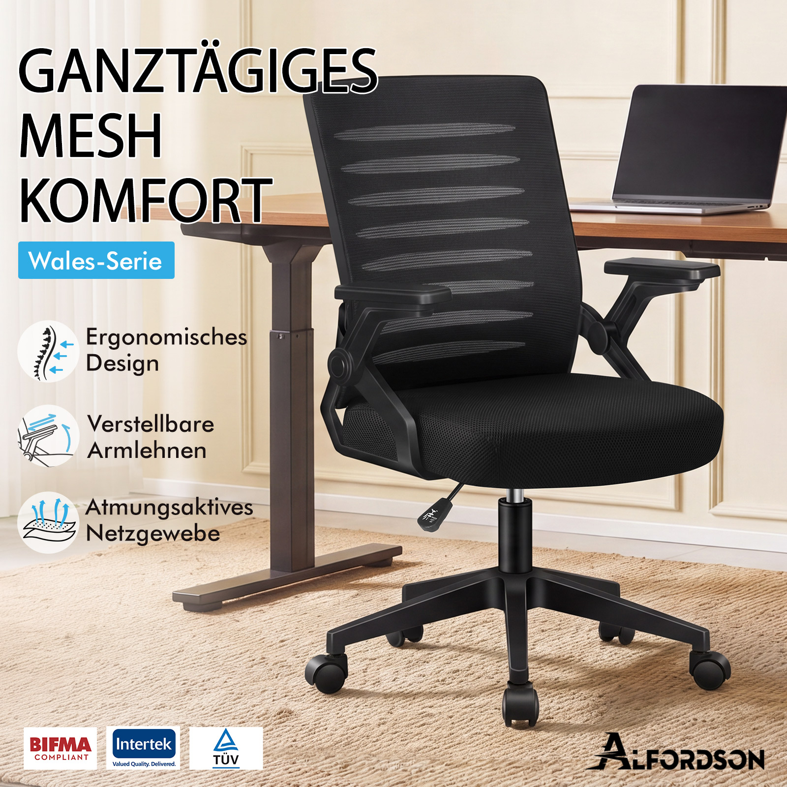 Silla de oficina ergonómica negra con respaldo de malla junto a un escritorio.