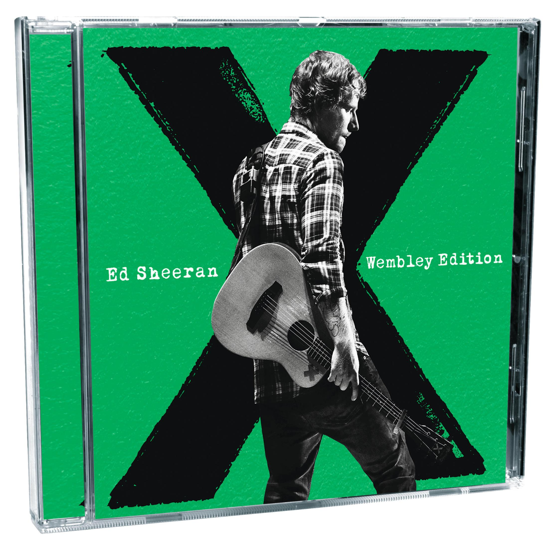 CD-Hülle mit Ed Sheeran, der vor einem grünen Hintergrund mit schwarzem X eine Gitarre hält.
