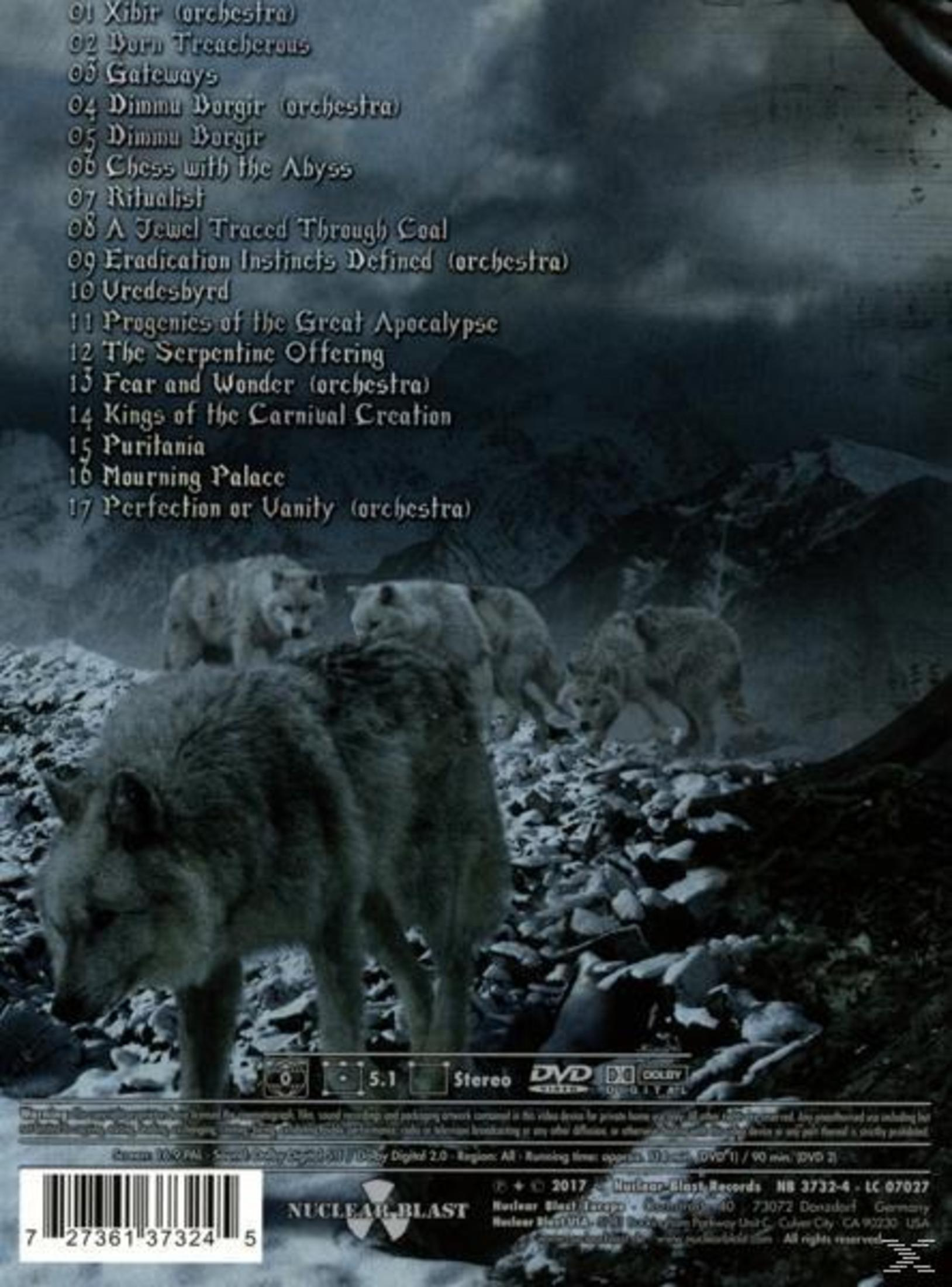 Eine verschneite Berglandschaft mit mehreren Wölfen im Vordergrund und einer Tracklist oben.