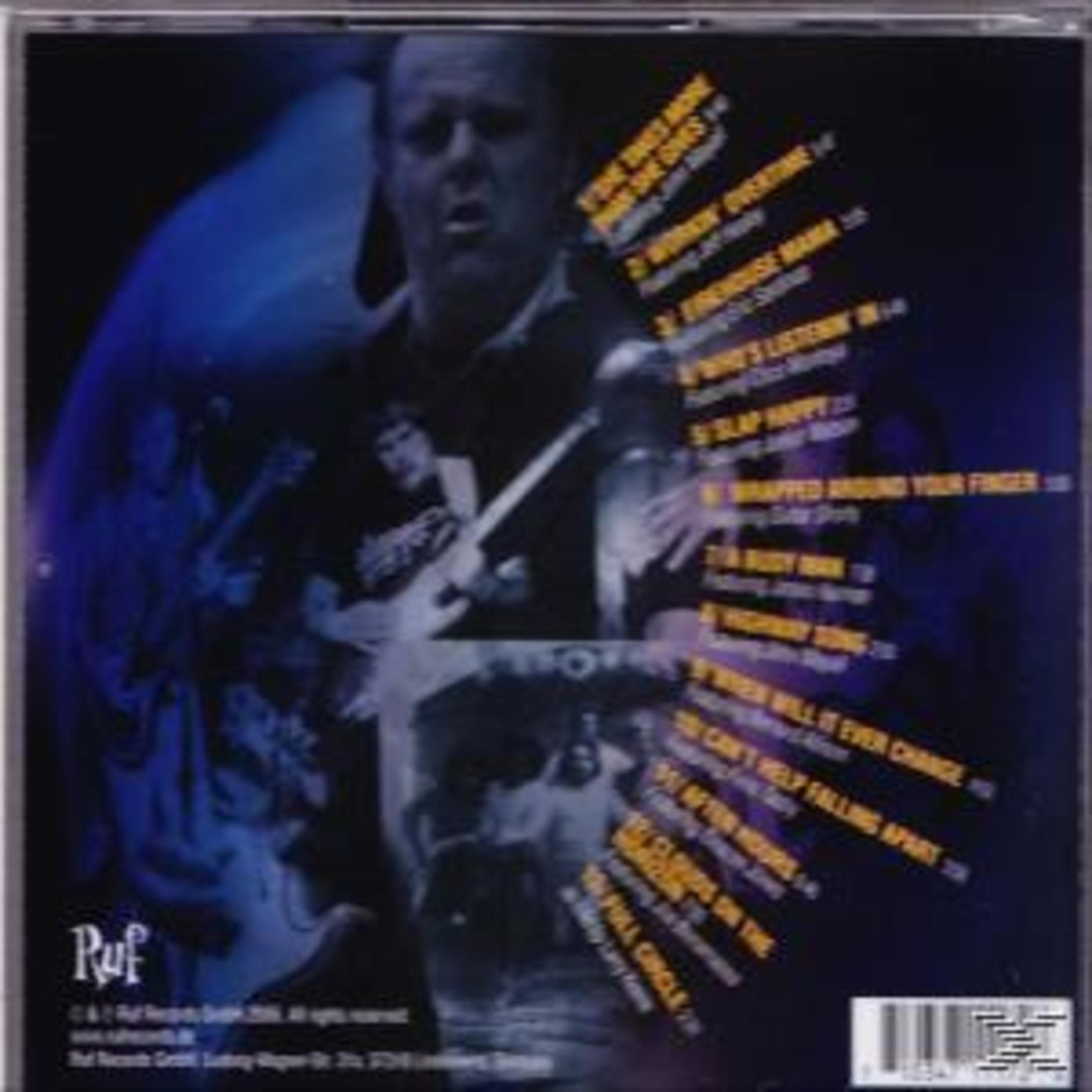 CD-Rückseite mit blauem Hintergrund, Musikerfotos und gelber Tracklist.