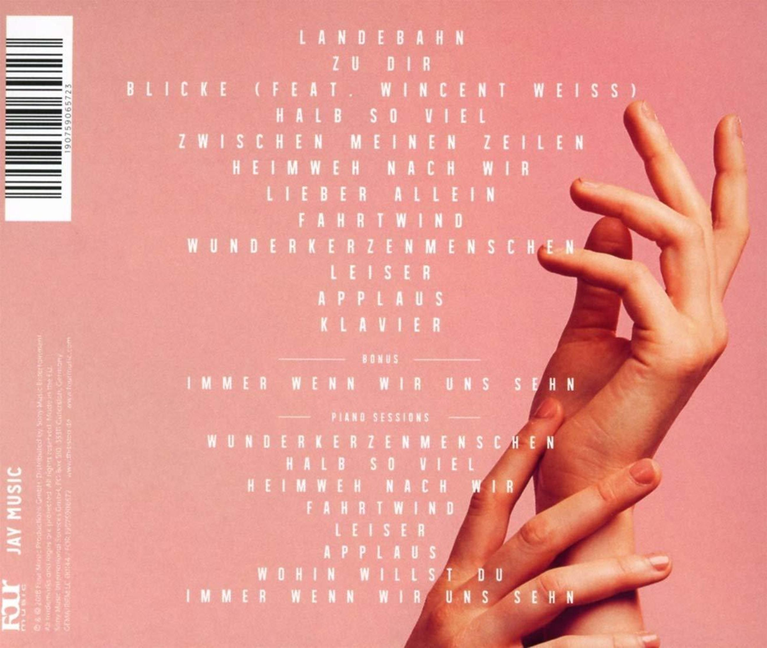 Rosa CD-Rückseite mit weißer Songliste und Händen im Vordergrund.