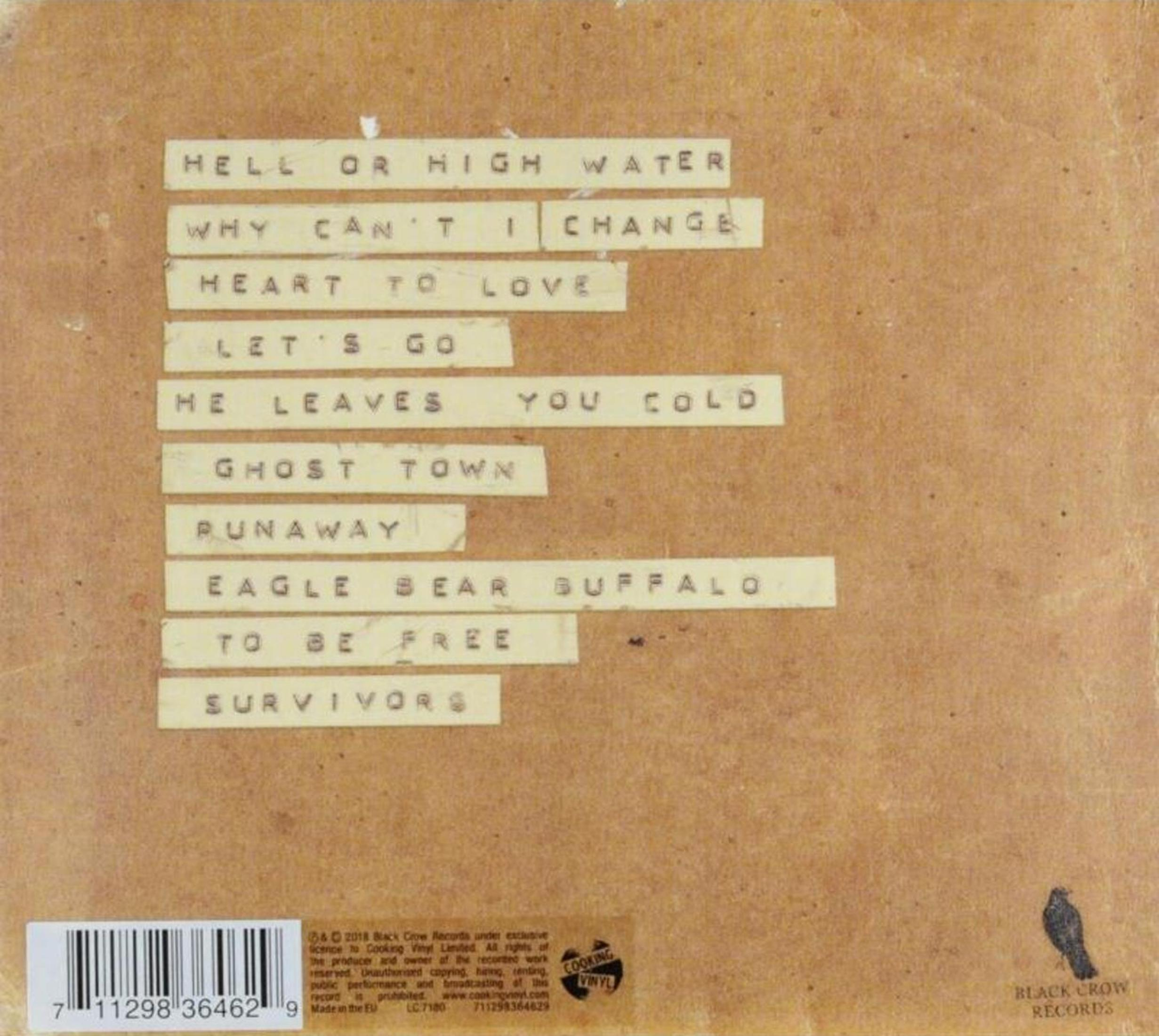 Rückseite einer Musik-CD mit einer Trackliste in Schreibmaschinenschrift auf braunem Papier.