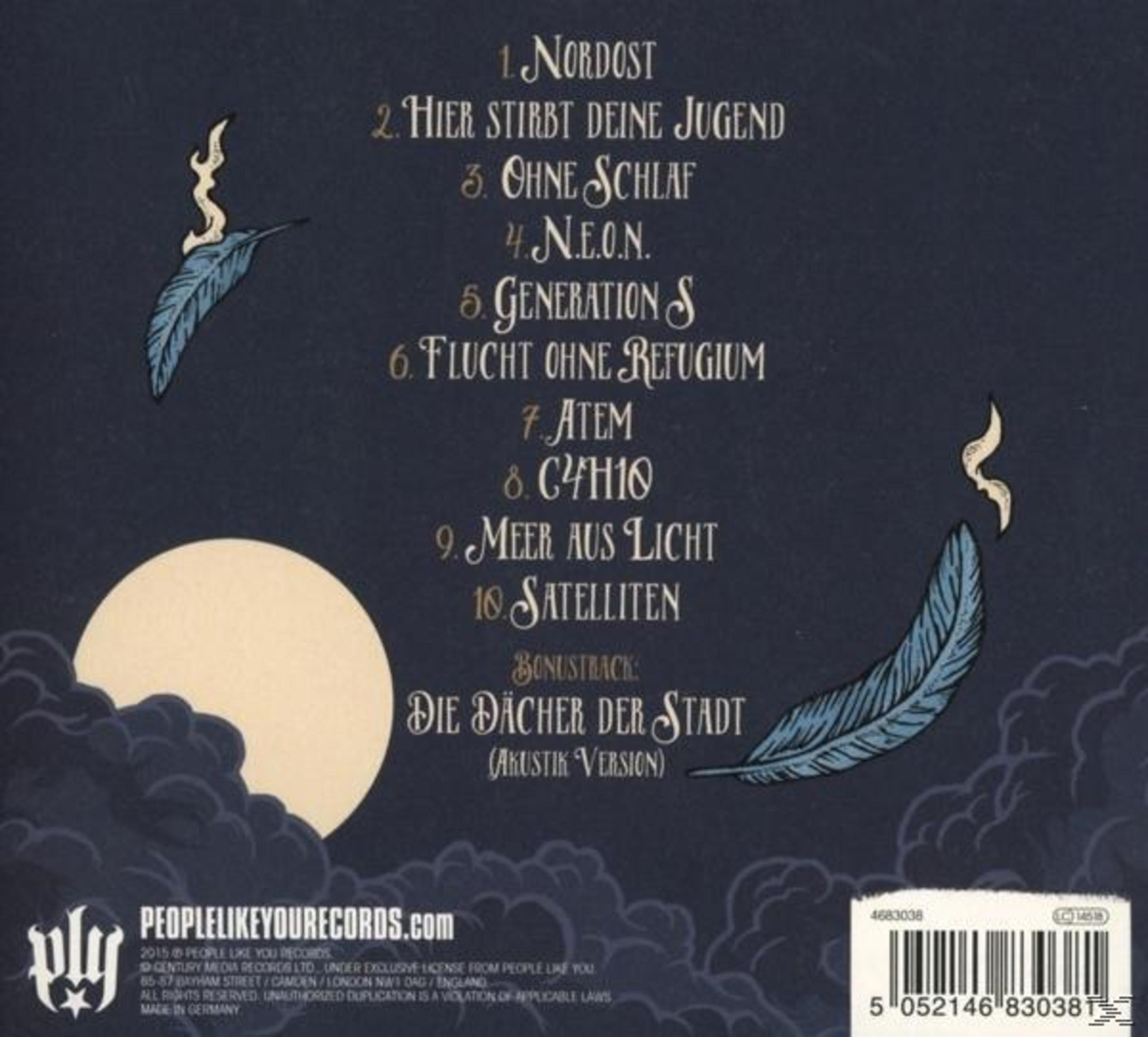 Rückseite eines Albumcovers mit Titelliste, weißen Federn, Vollmond und Wolken vor dunkelblauem Hintergrund.