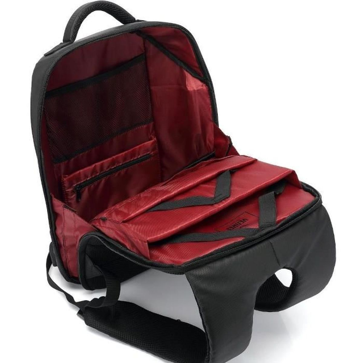 Ein offener schwarzer Rucksack mit rotem Innenraum, mehreren Fächern und einem gepolsterten Laptopfach.