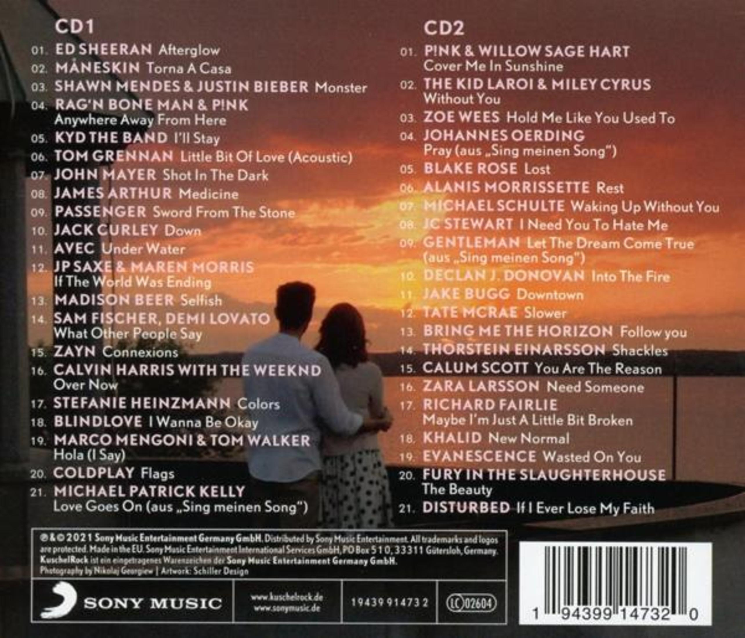 Rückseite einer Musik-CD mit Songlisten für CD1 und CD2 und einem Paar vor einem Sonnenuntergang.