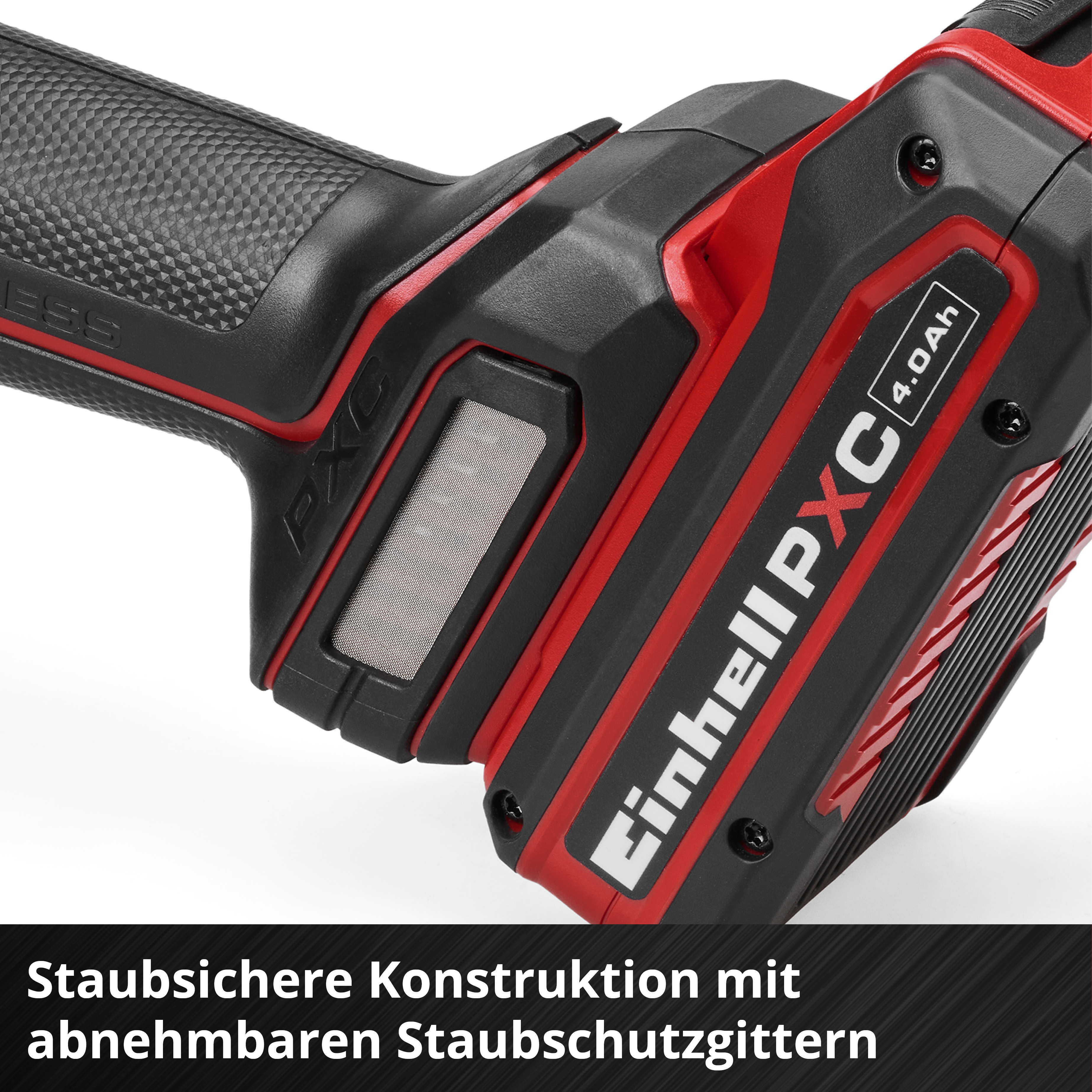Nahaufnahme einer roten und schwarzen Einhell PXC Akkugehäuse mit abnehmbarem Staubschutzgitter auf weißem Grund.