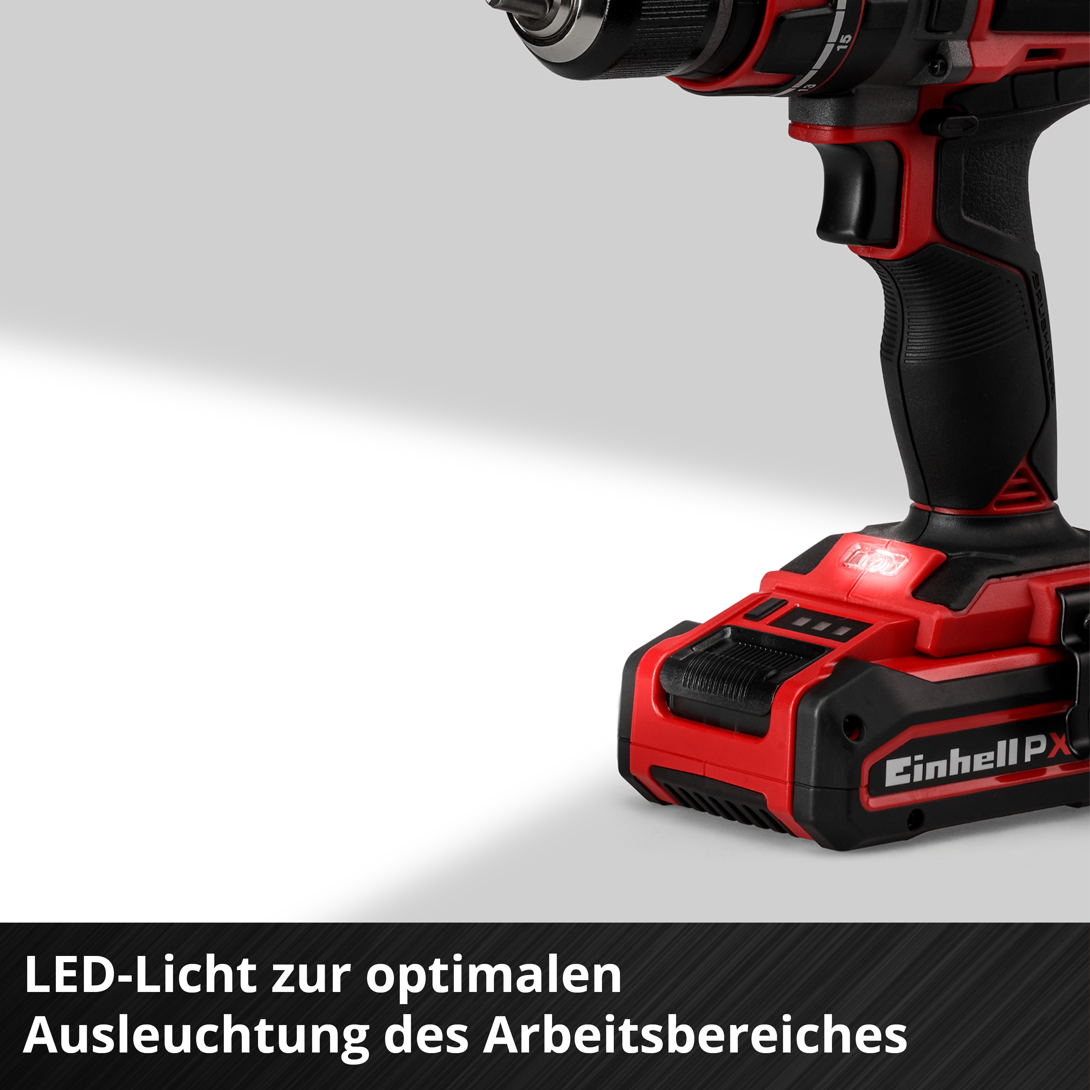 Trapano a batteria Einhell rosso e nero con luce di lavoro a LED integrata su sfondo chiaro.