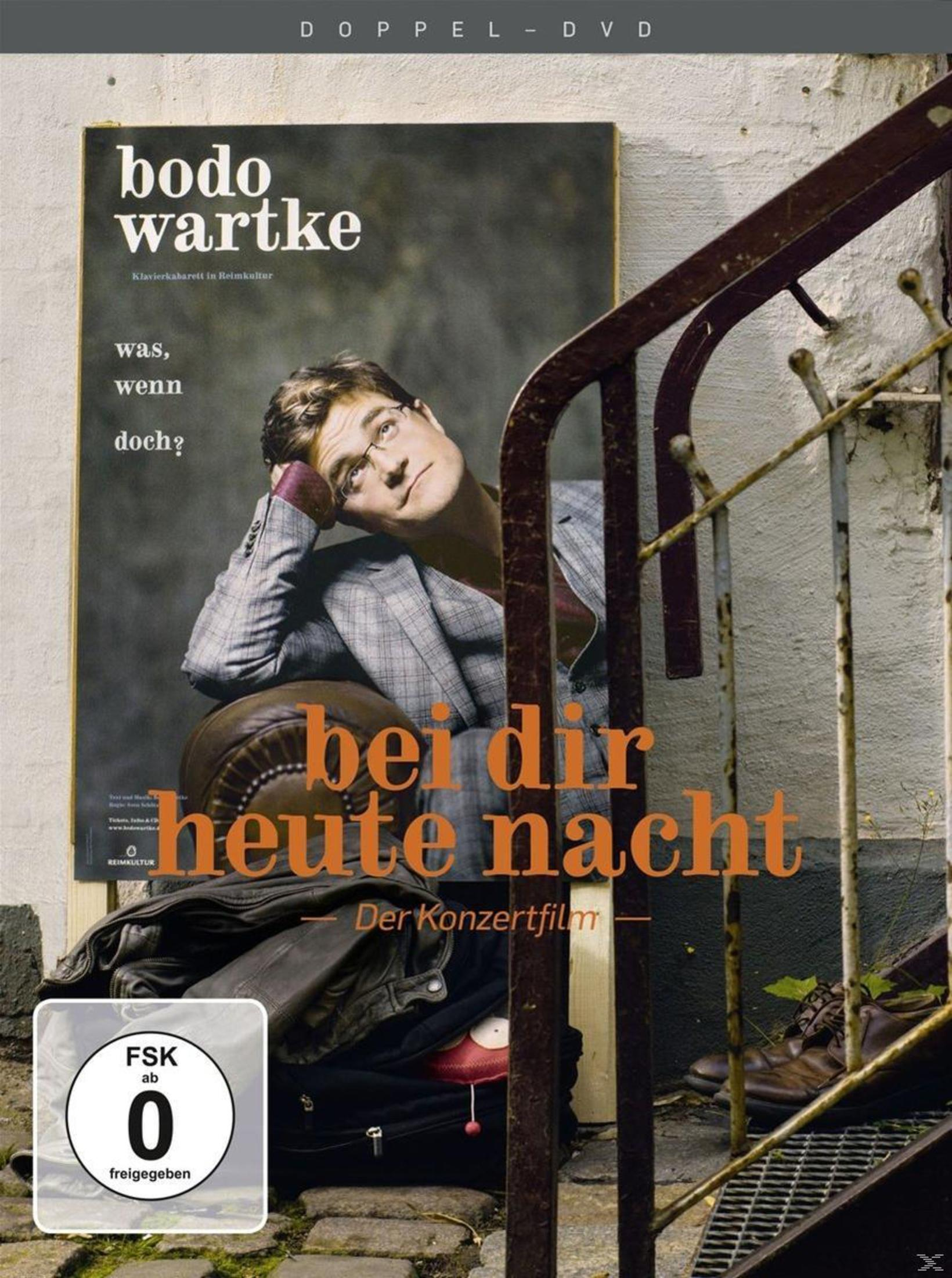 Filmplakat für Bodo Wartke mit Mann, der auf einem Stuhl sitzt, neben einer Außentreppe.