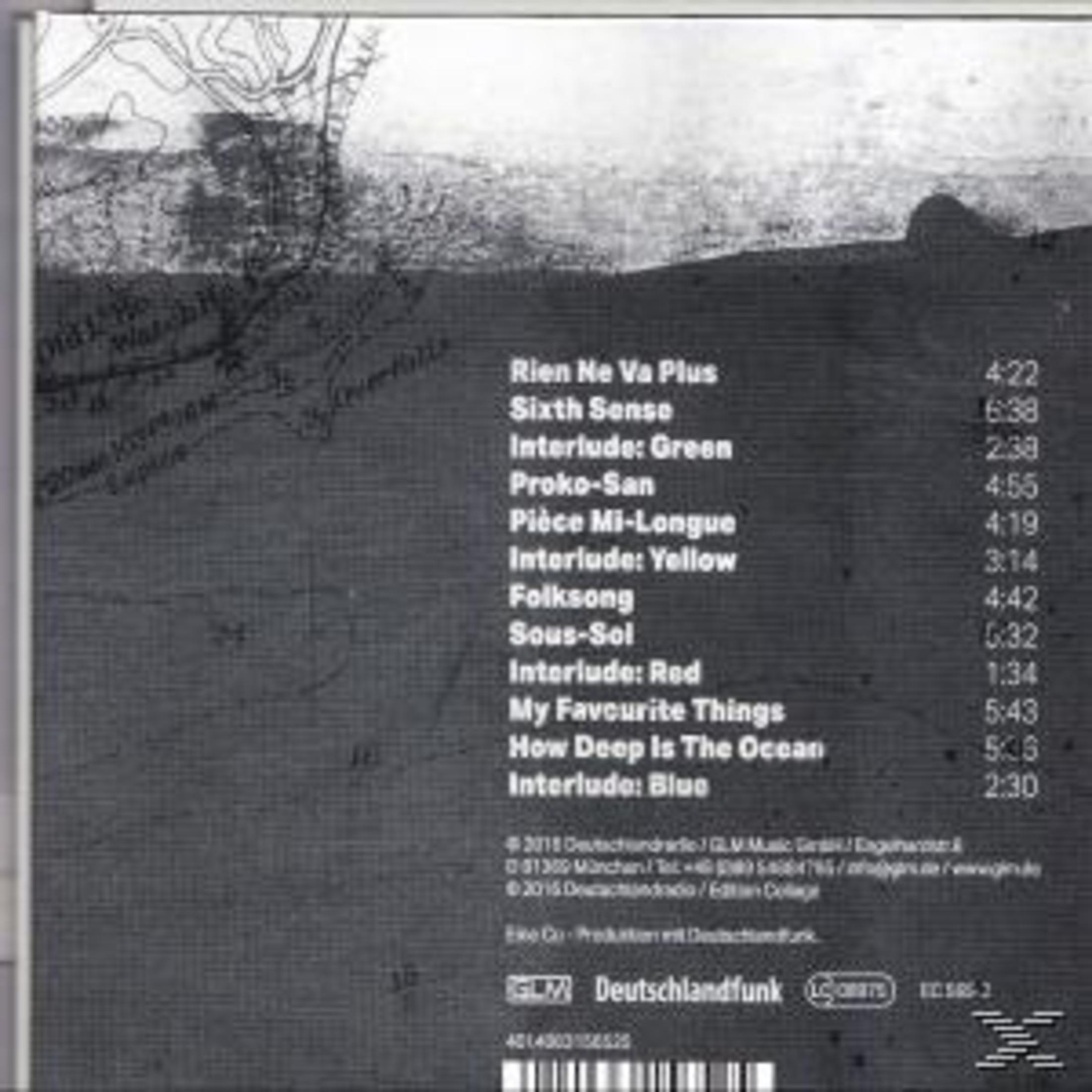 Eine schwarz-weiße Musik-Album-Rückseite mit Tracklist, Kartenoverlay und Copyright-Details.