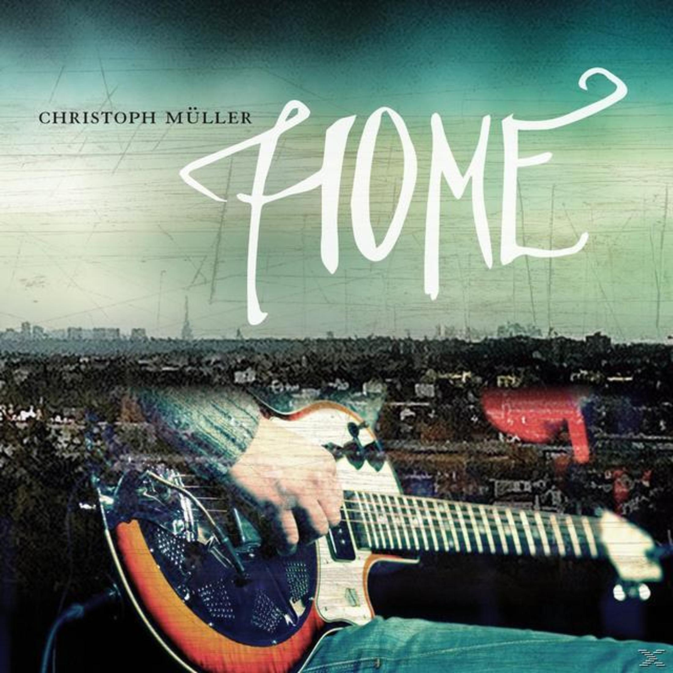 Musiker spielt eine Gitarre vor einer Stadtkulisse, mit dem Schriftzug Home.