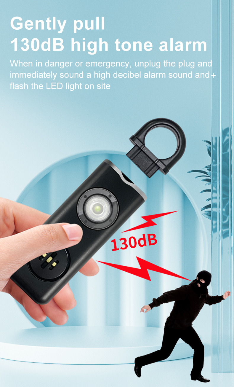 Hand hält persönlichen Alarm mit Ring, der ein 130dB Signal und rotes Licht gegen Einbrecher auslöst.