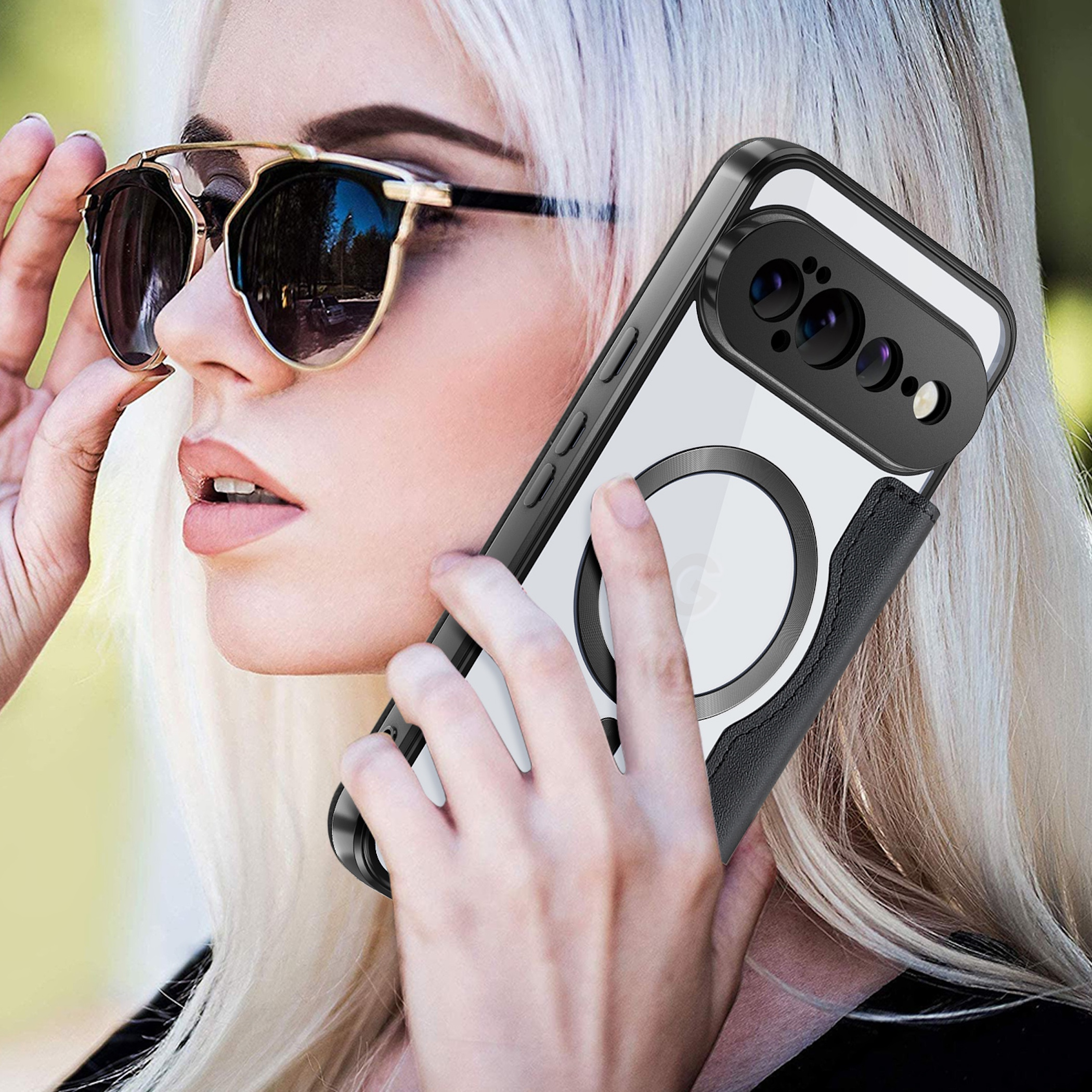 Eine blonde Frau mit Sonnenbrille telefoniert mit einem Smartphone in einer Schutzhülle.