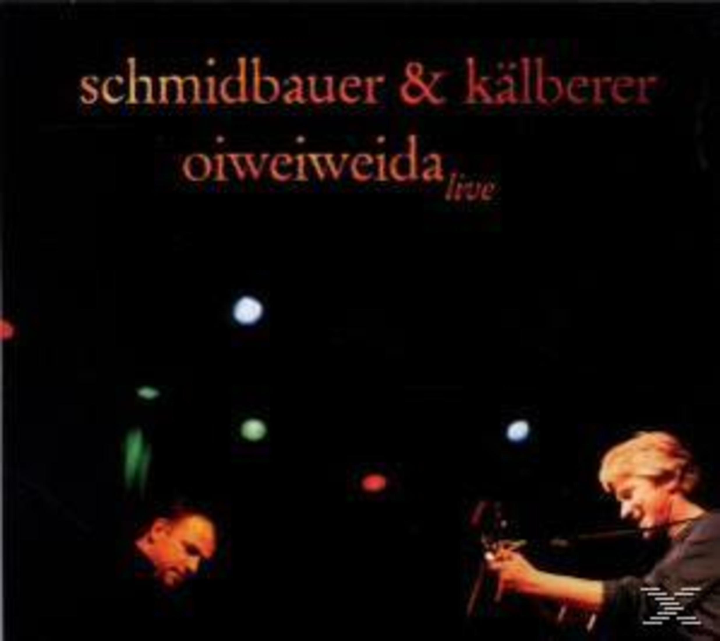 Schmidbauer & Kälberer live auf der Bühne mit stimmungsvoller Beleuchtung.