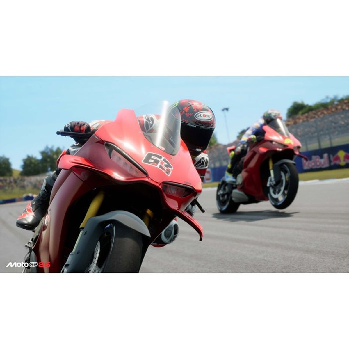 Roter MotoGP-Rennfahrer mit Nummer 63 auf dem Motorrad, ein zweiter Fahrer folgt im Hintergrund.