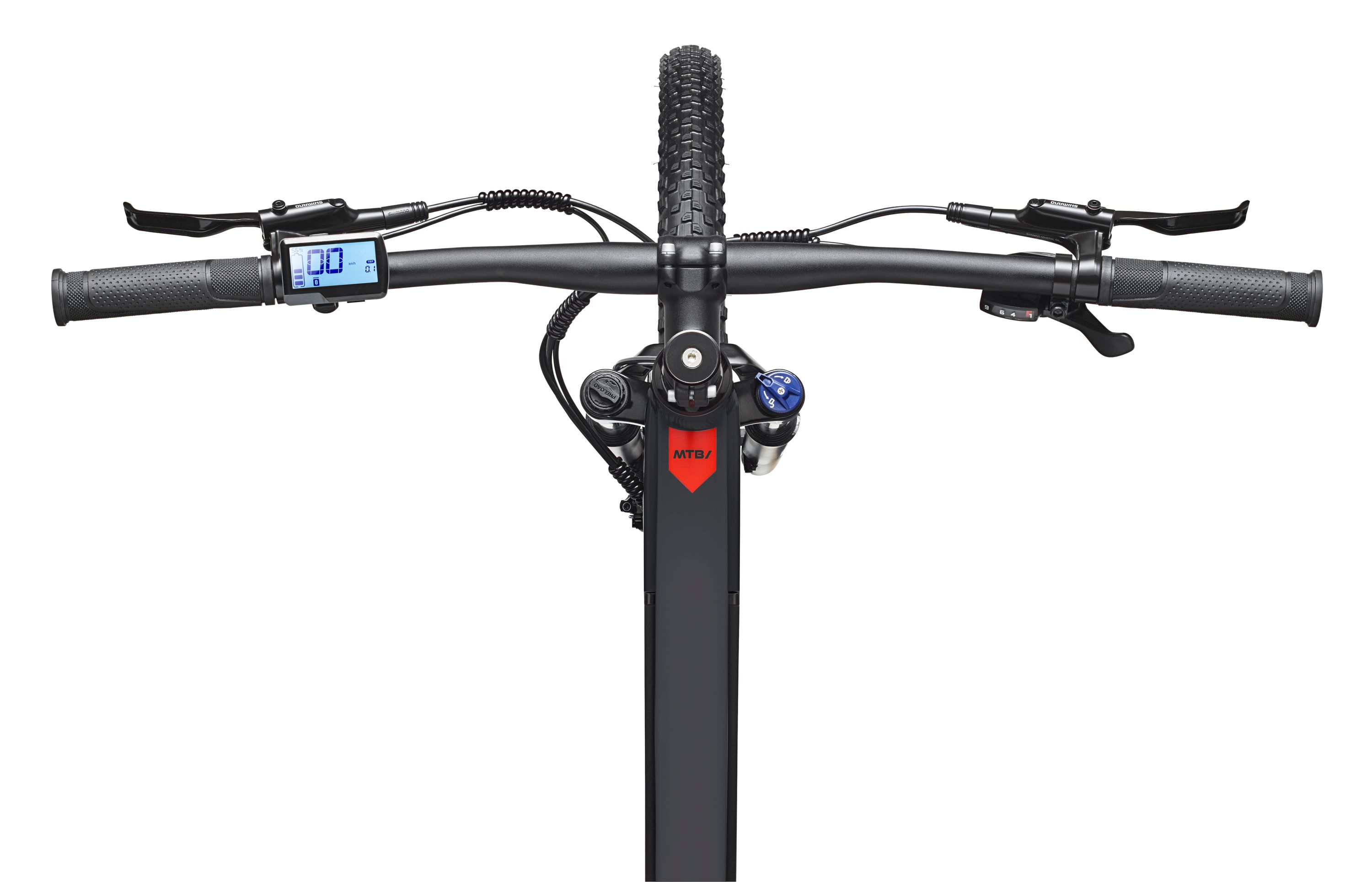 Draufsicht auf einen schwarzen Mountainbike-Lenker mit Digitaldisplay, Schalthebeln und Vorderreifen.