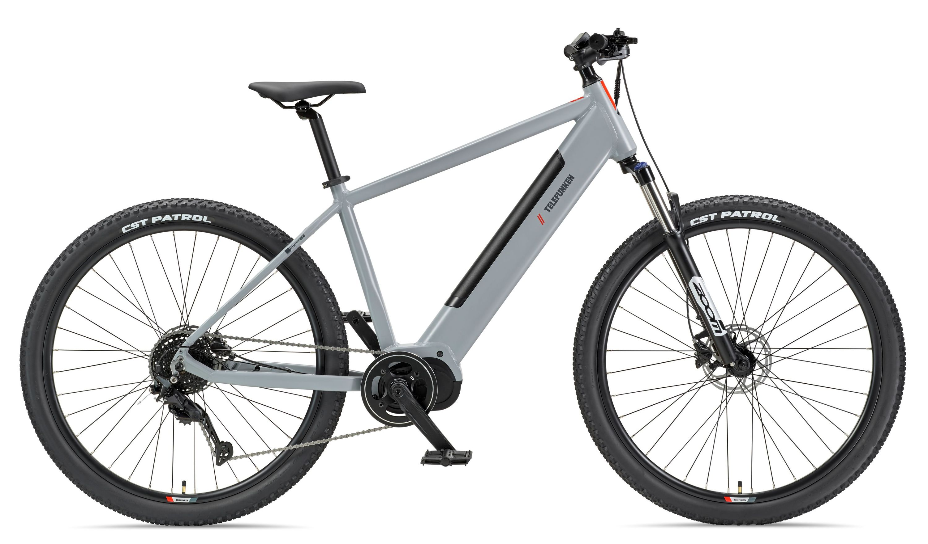 Ein graues Elektro-Mountainbike mit schwarzem Sattel, großen Reifen und integriertem Akku im Rahmen auf weißem Grund.
