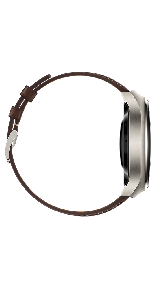 Seitenansicht einer Smartwatch mit silbernem Metallgehäuse und braunem Lederarmband vor schwarzem Hintergrund.