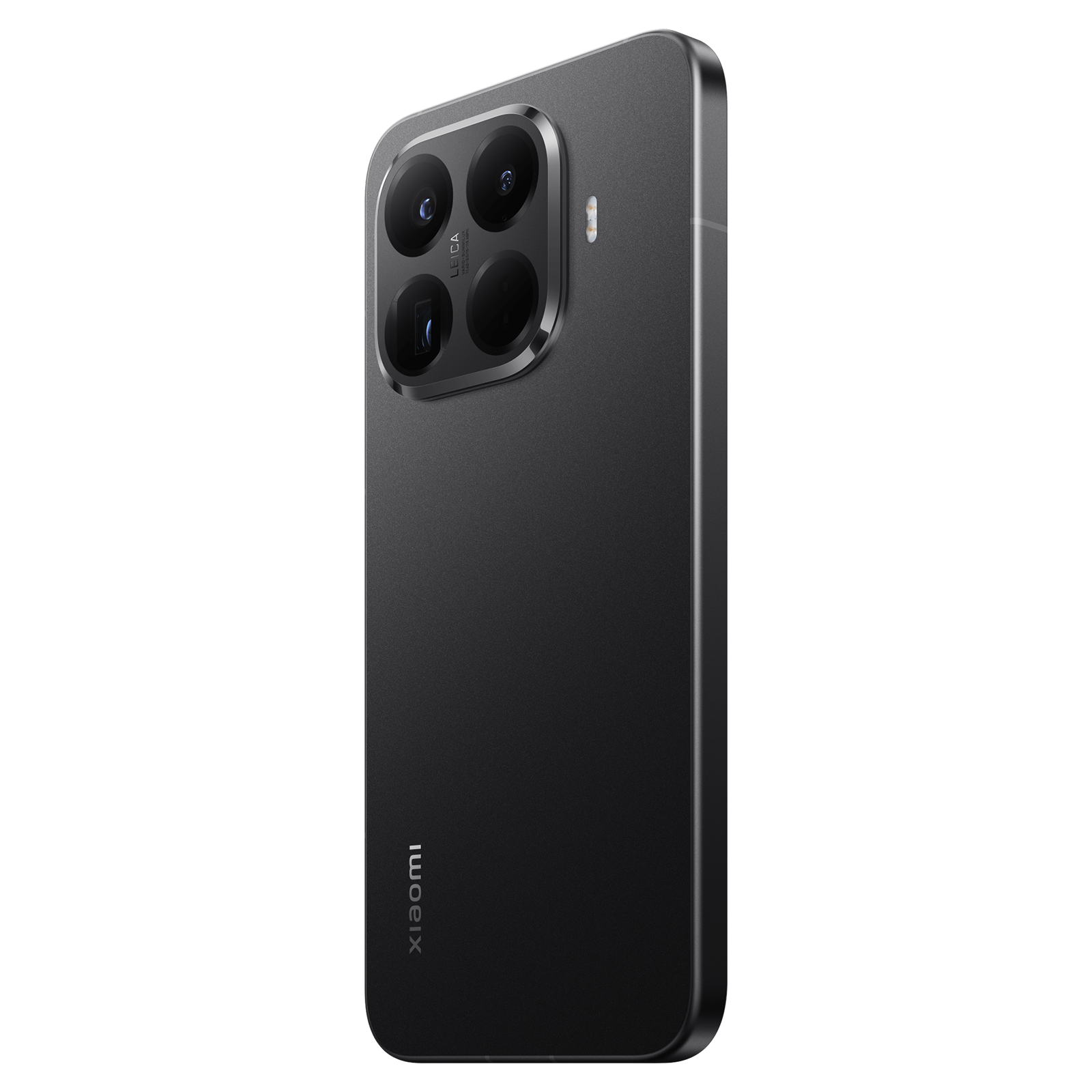 Ein graues Xiaomi-Smartphone mit vier Leica-Kameras auf der Rückseite vor schwarzem Hintergrund.