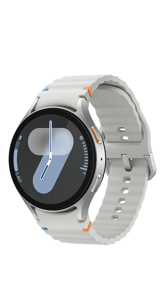 Uno smartwatch argentato con cinturino in silicone bianco su sfondo nero.