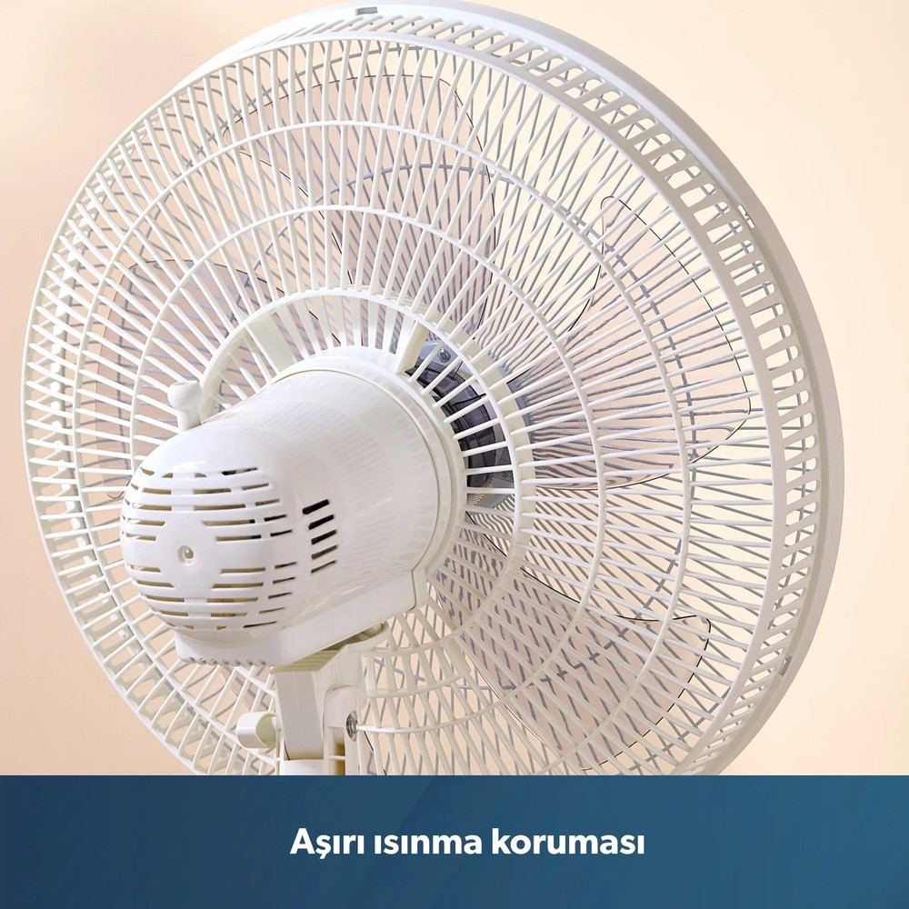 Açık renk arka planda aşırı ısınma koruması yazılı beyaz renkli elektrikli vantilatör.