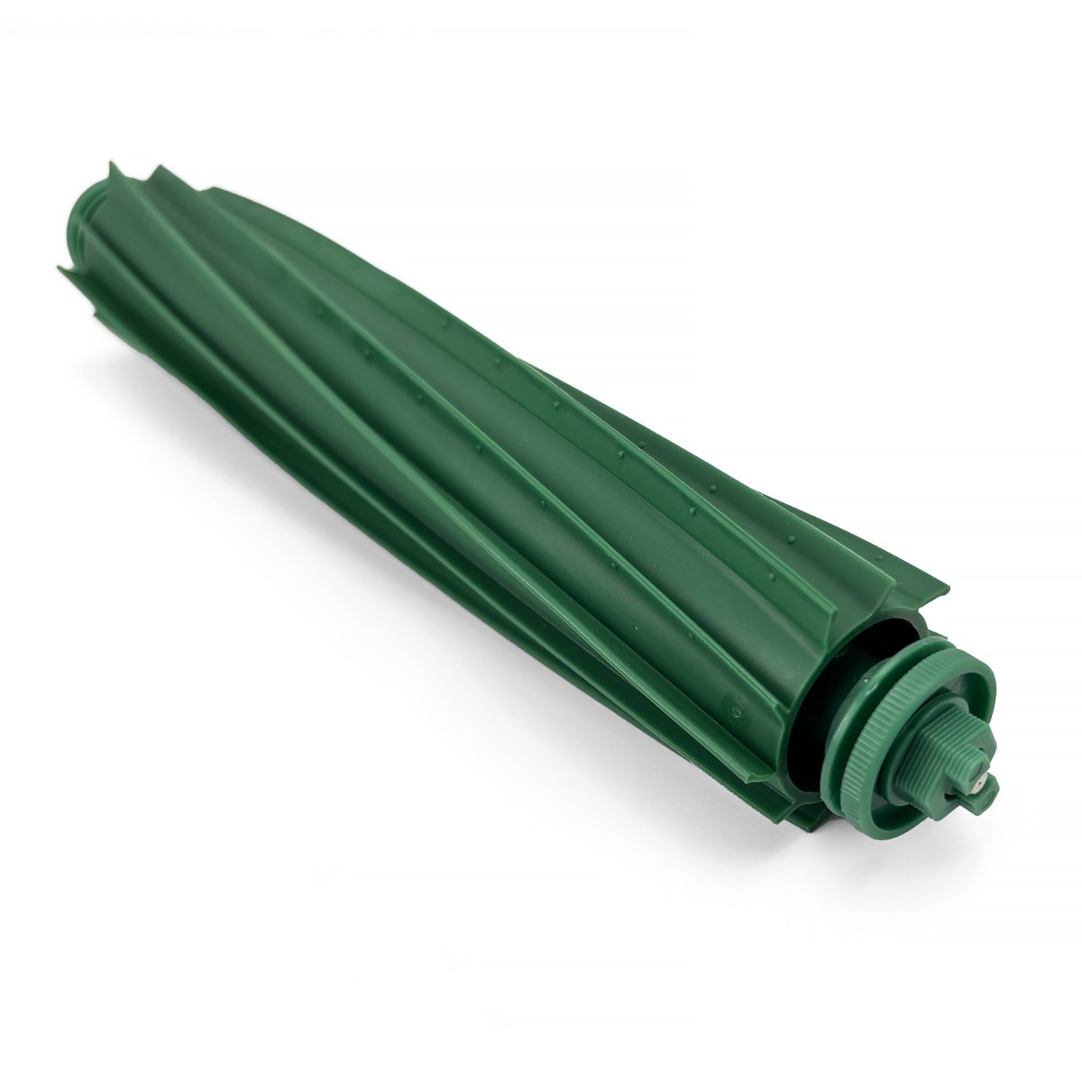 Una spazzola a rullo per aspirapolvere cilindrica verde con alette in gomma su sfondo bianco.