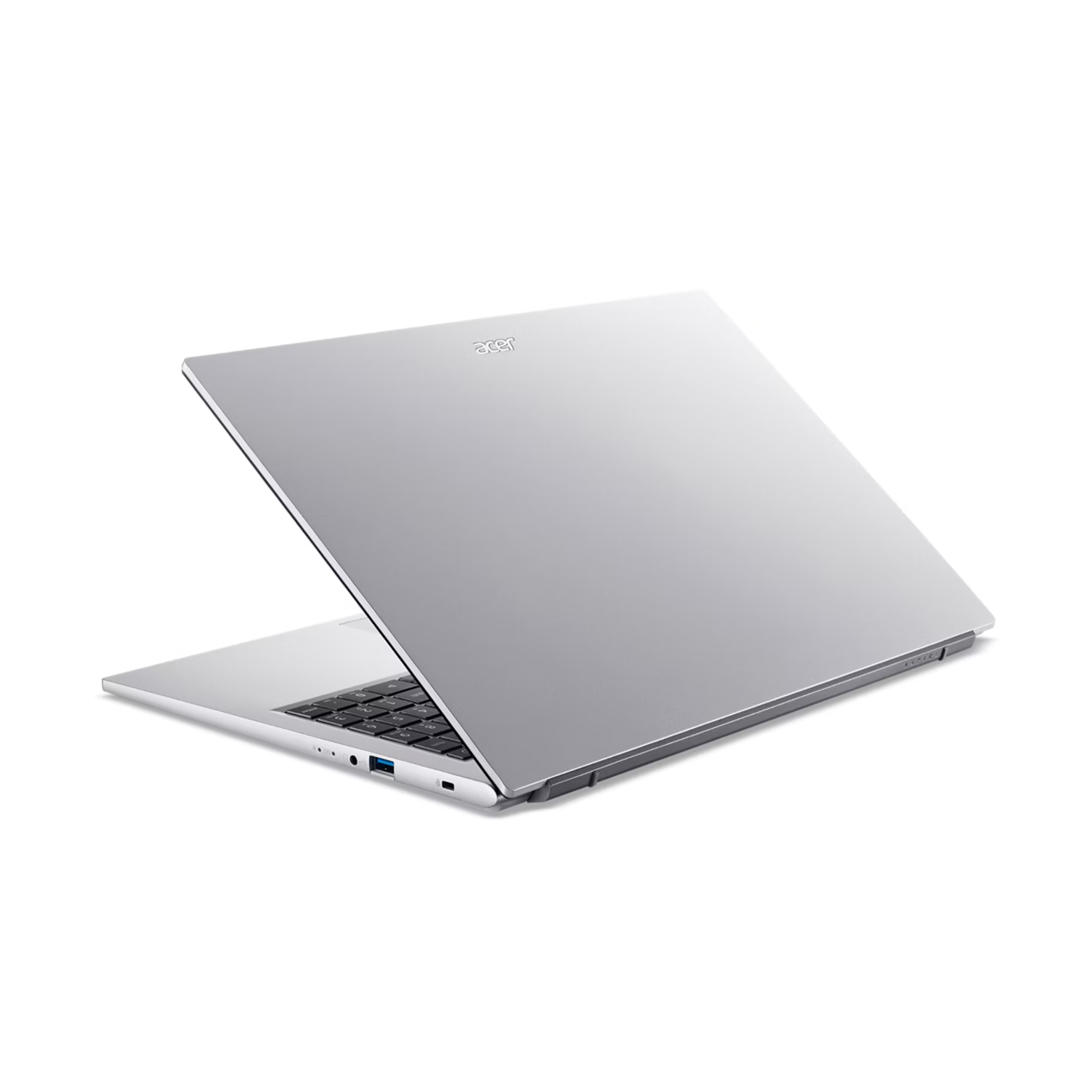 Gümüş renkli bir Acer dizüstü bilgisayar beyaz arkaplanda yarı açık duruyor.