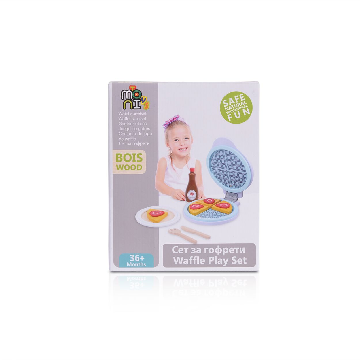 Holz Waffel-Spielset Verpackung mit einem lächelnden Mädchen, Waffeleisen, Teller und Sirupflasche.